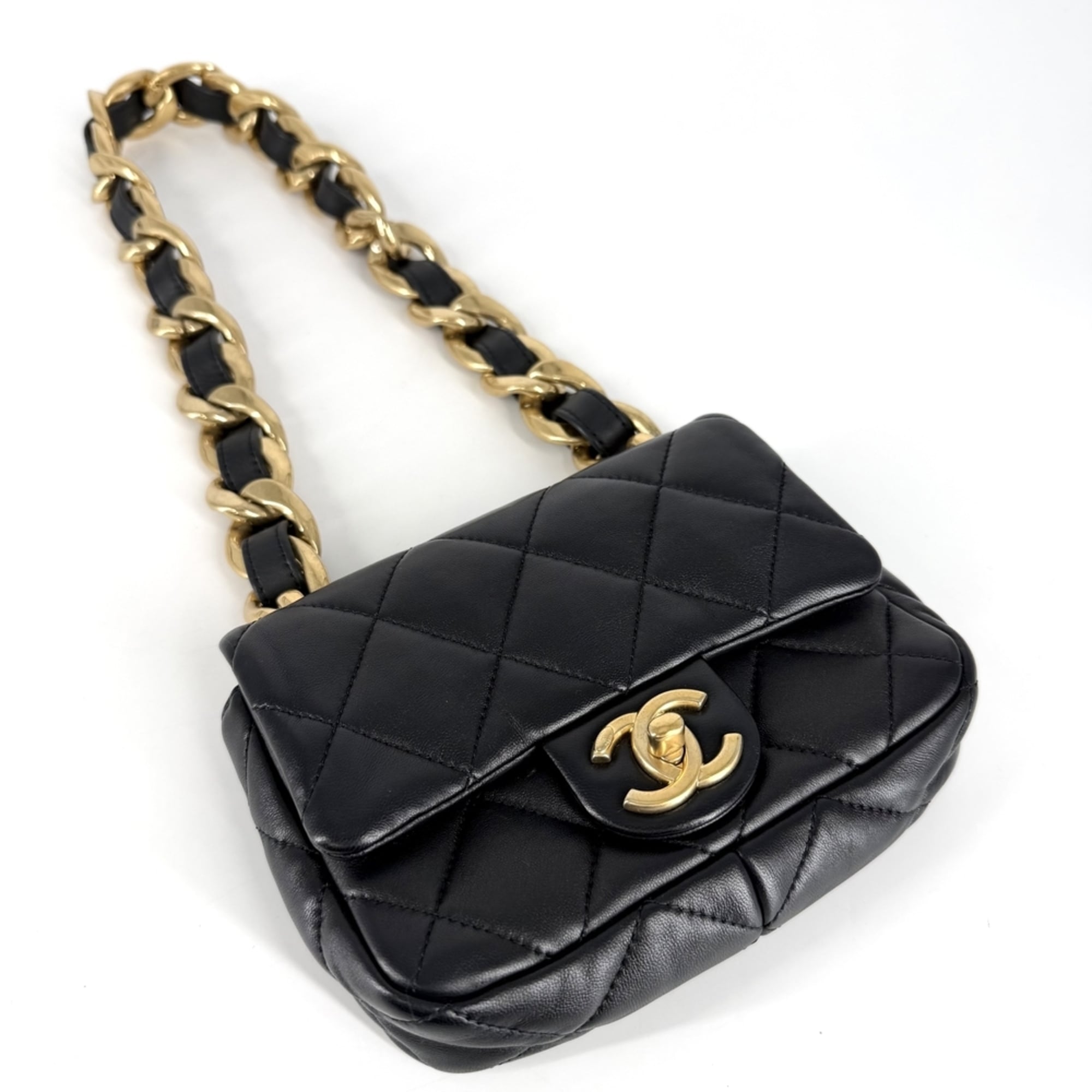 Chanel Black Leather Shoulder Bag (Pre-Owned)