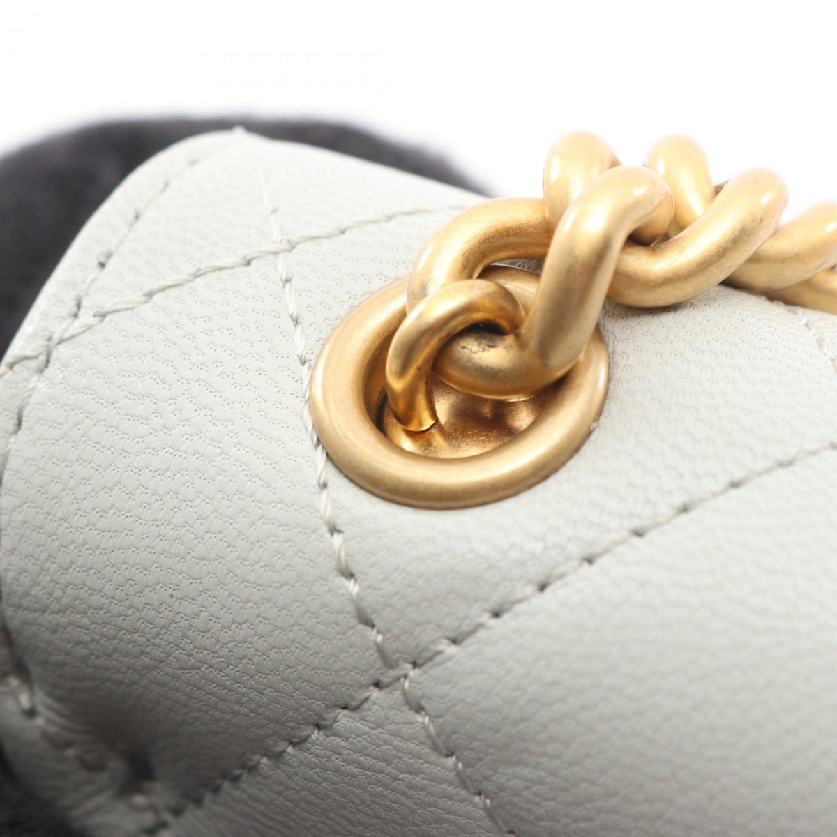 Chanel Gray Leather Shoulder Bag (Pre-Owned)