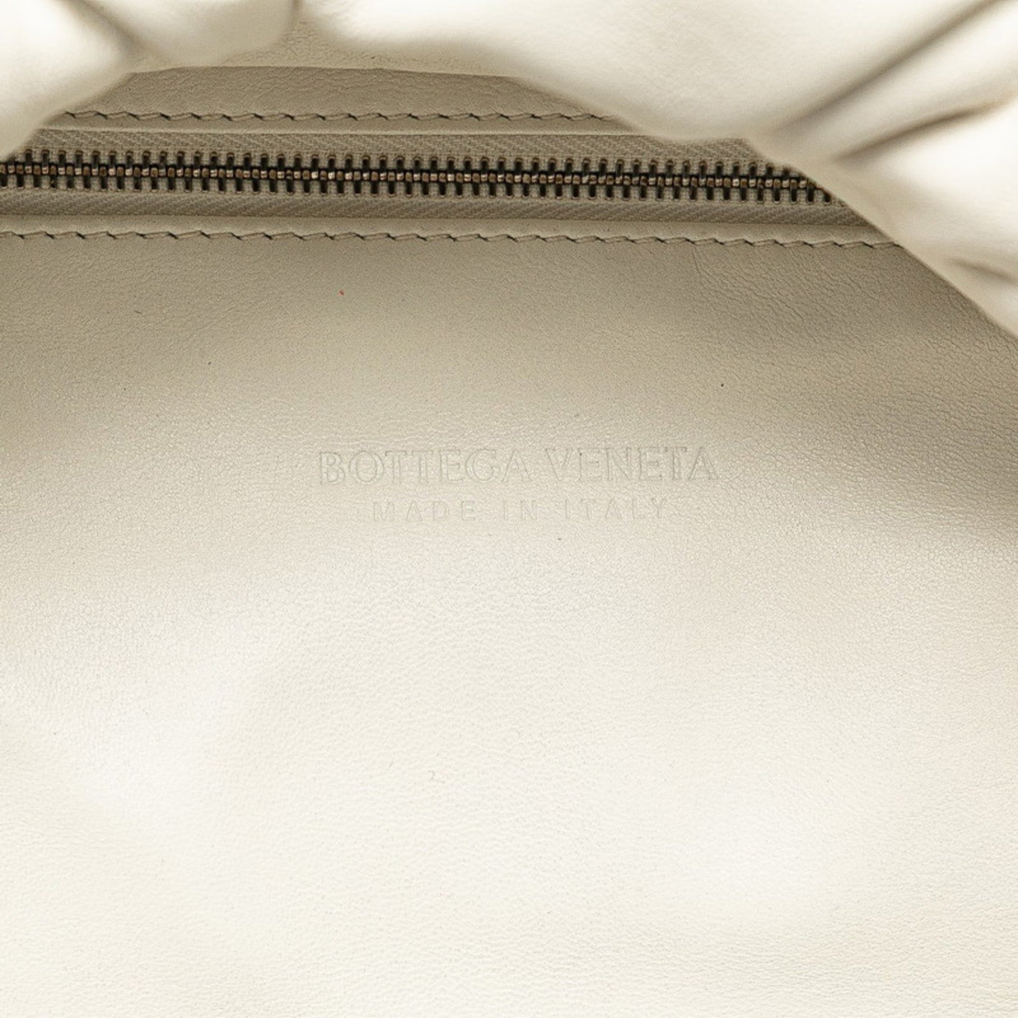 Bottega Veneta White Leather Pouch Sling Bag (Pre-Owned)