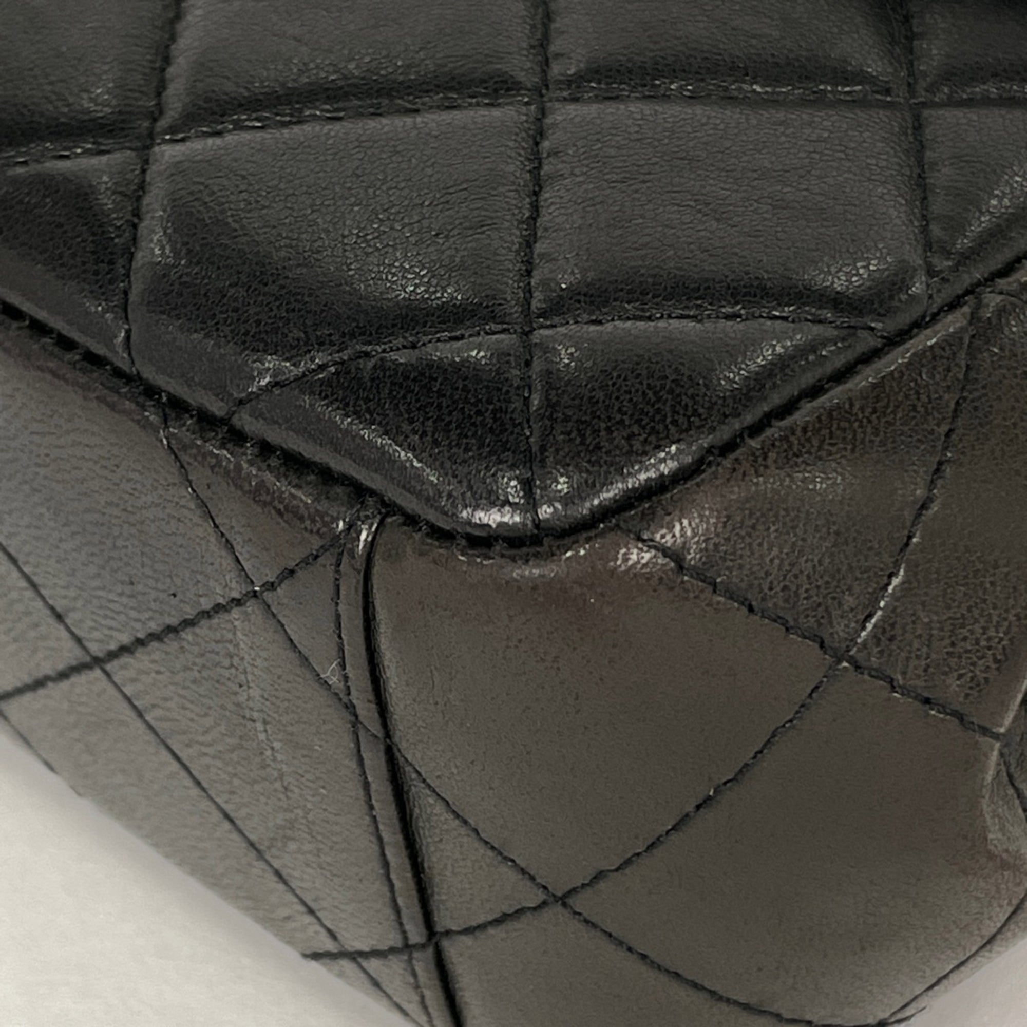 Chanel Black Leather Handbag (Pre-Owned)