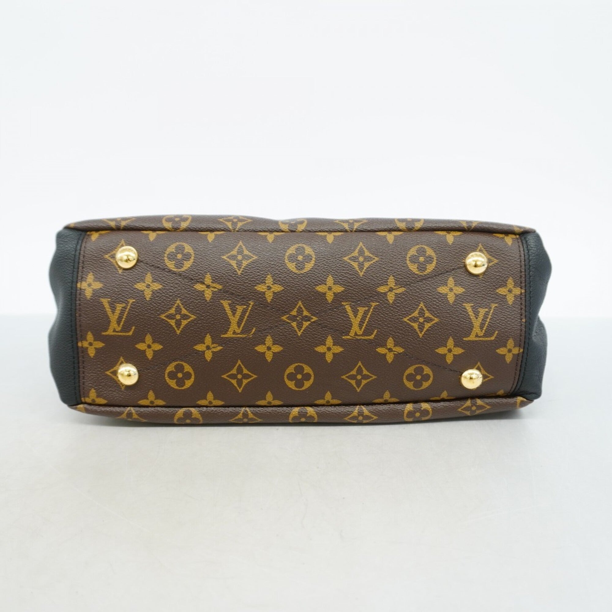 Louis Vuitton Noir Handbag (Pre-Owned)