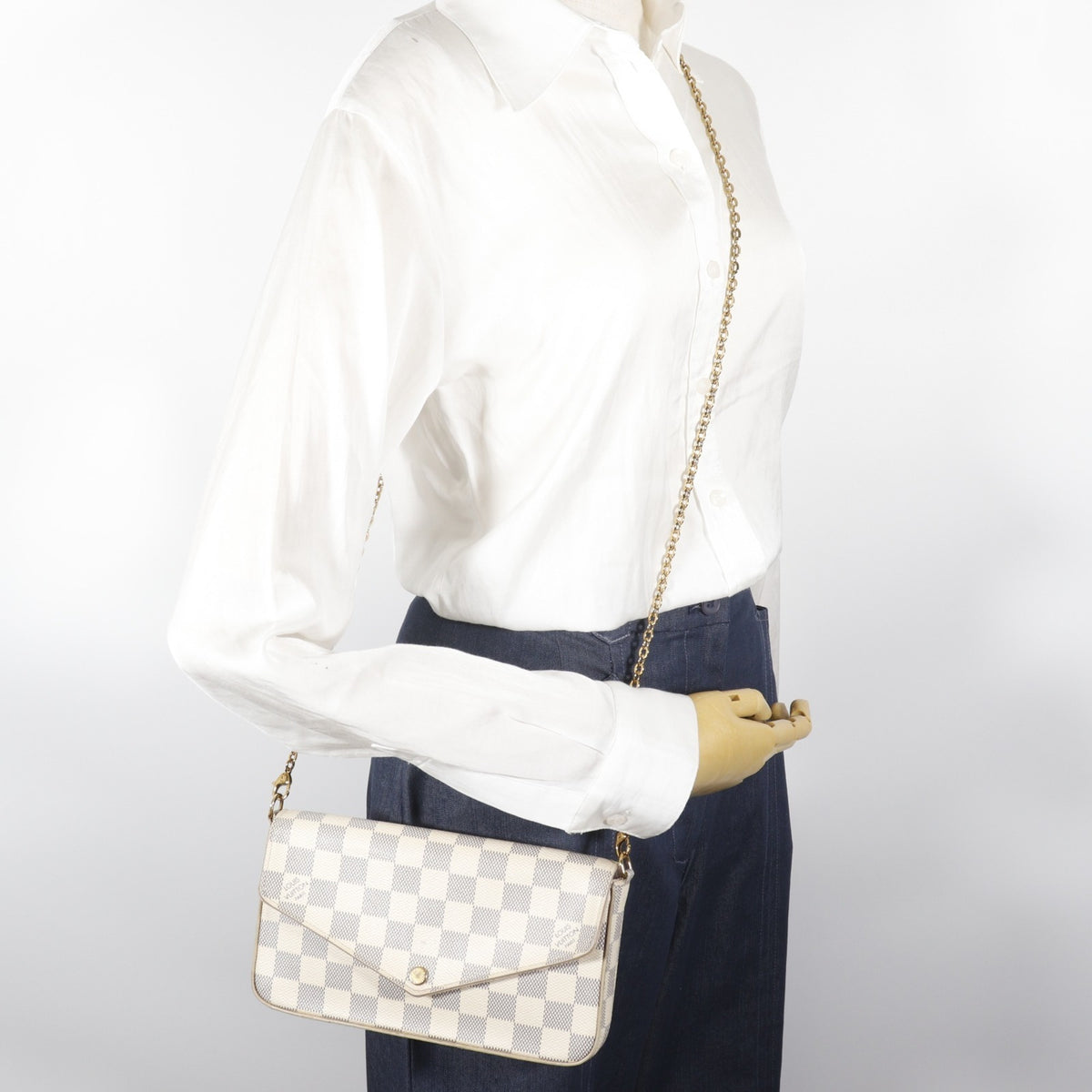 Louis Vuitton White Damier Azur Canvas Shoulder Bag (Pre-Owned)