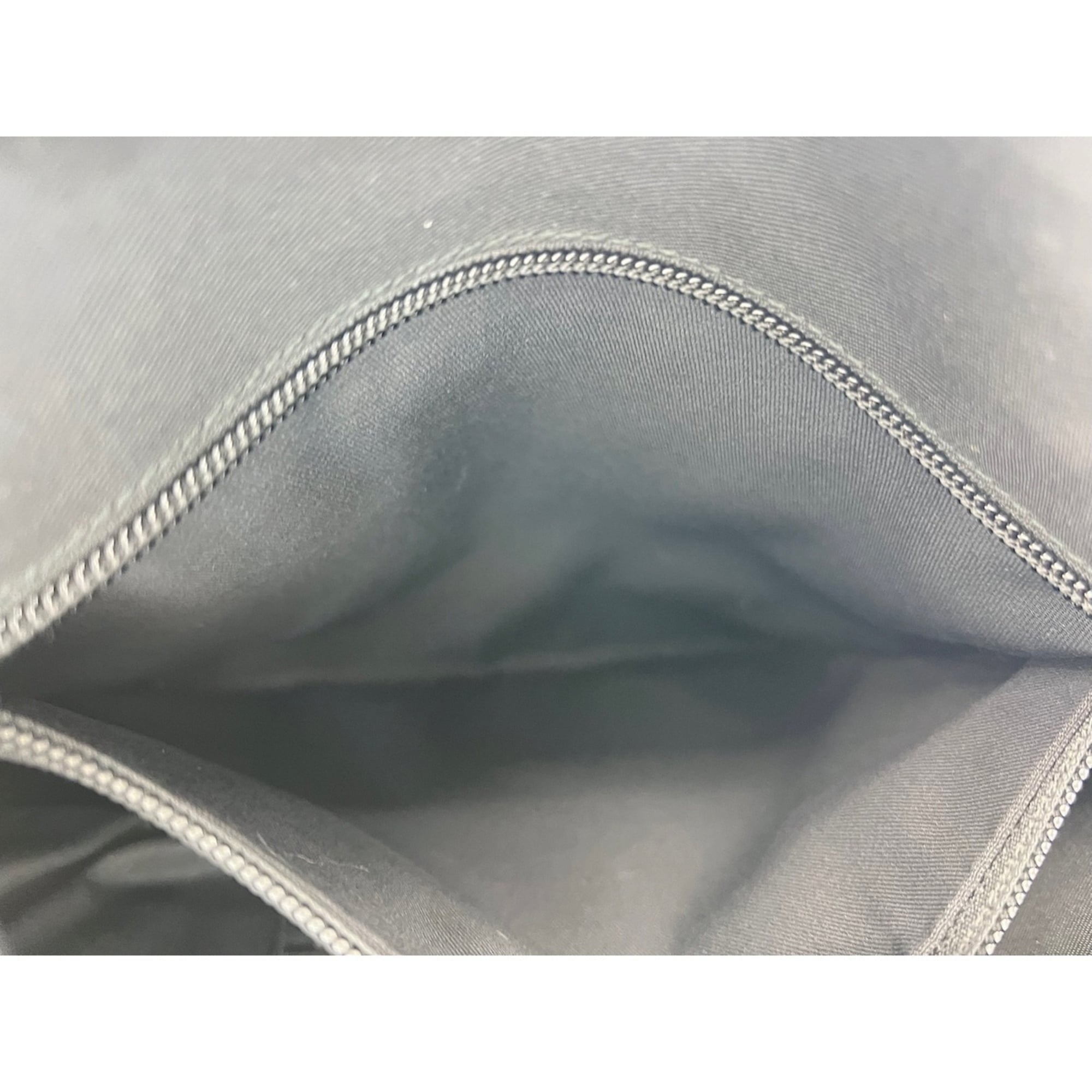 Gucci Black Gg Canvas Shoulder Bag (Pre-Owned)