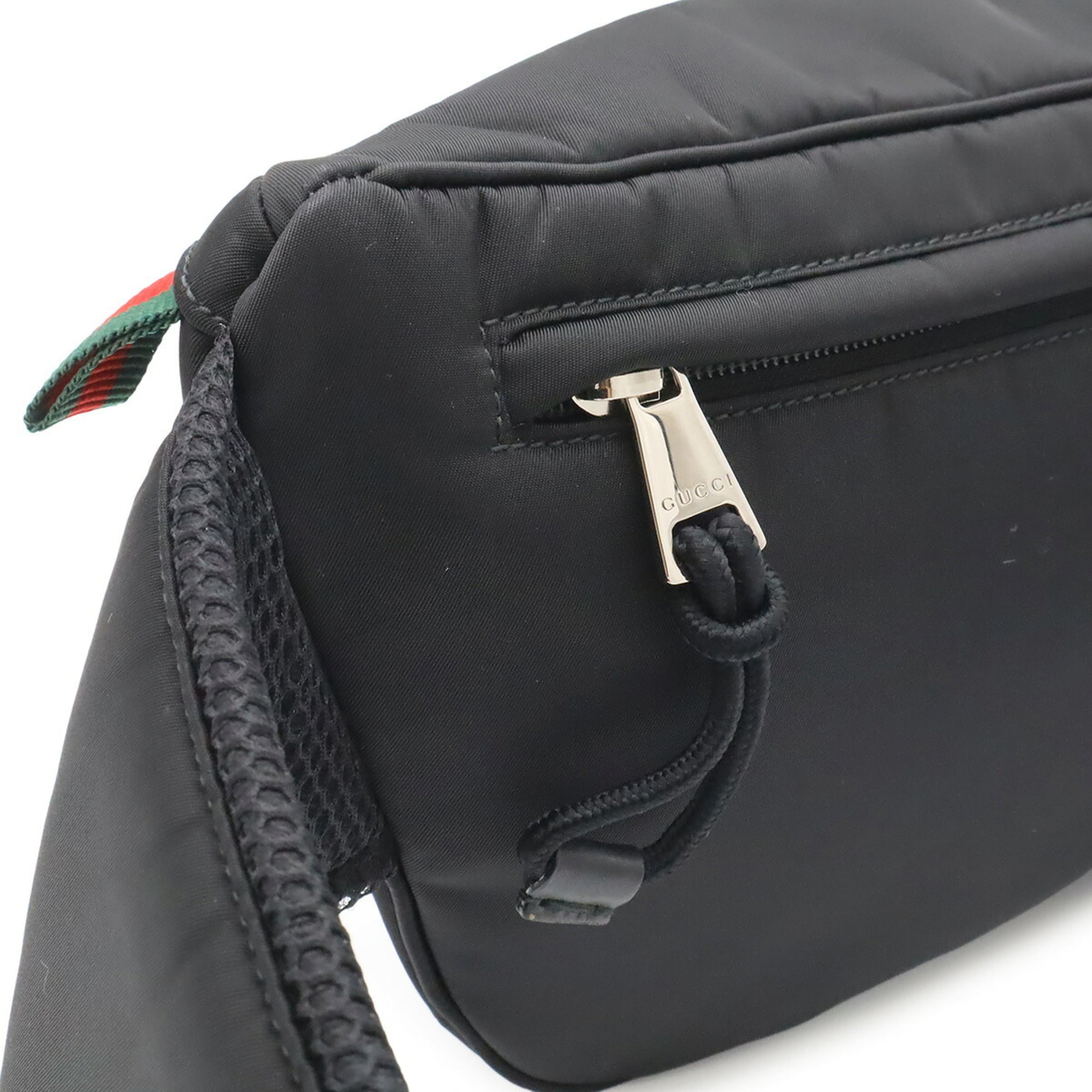 Gucci Black Nylon Pouch Sling Bag (Pre-Owned)