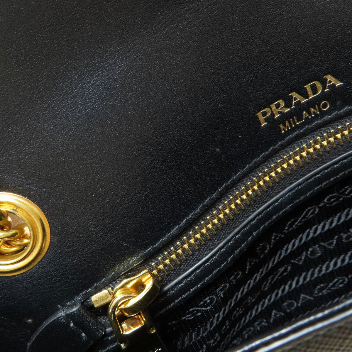 Prada Saffiano Black Saffiano Shoulder Bag (Pre-Owned)