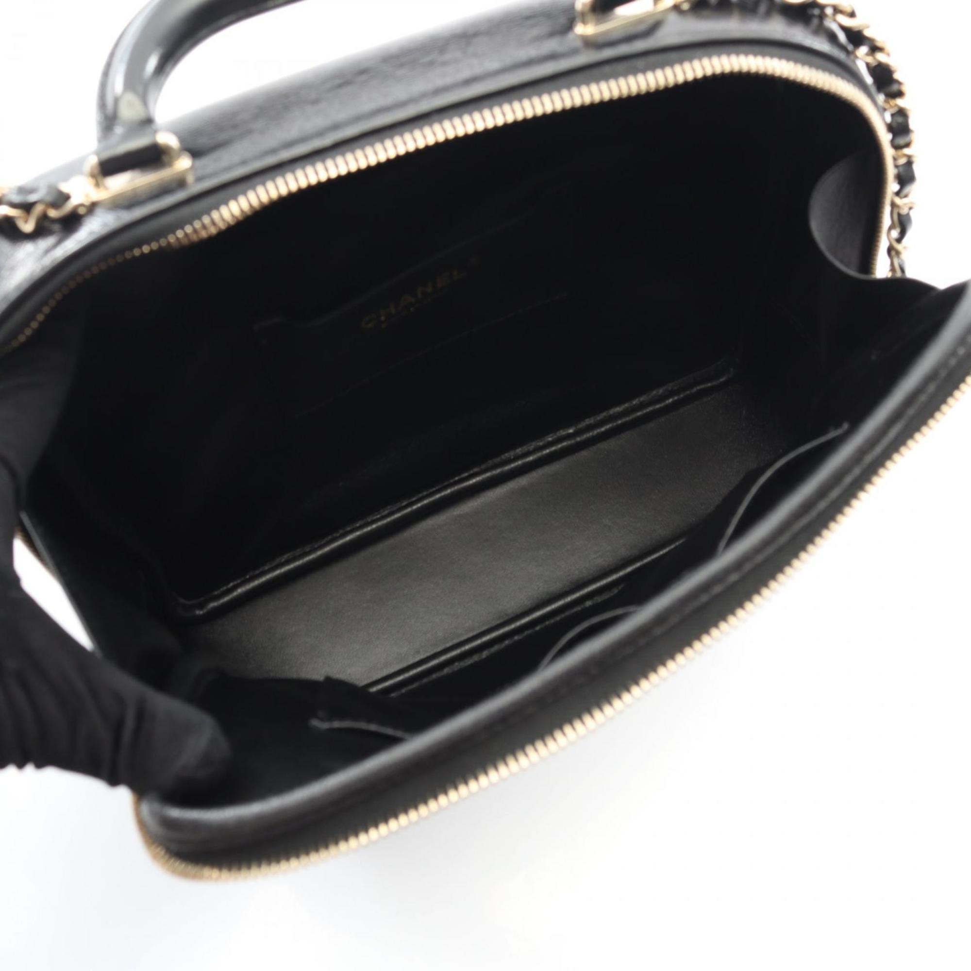 Chanel Black Leather Shoulder Bag (Pre-Owned)