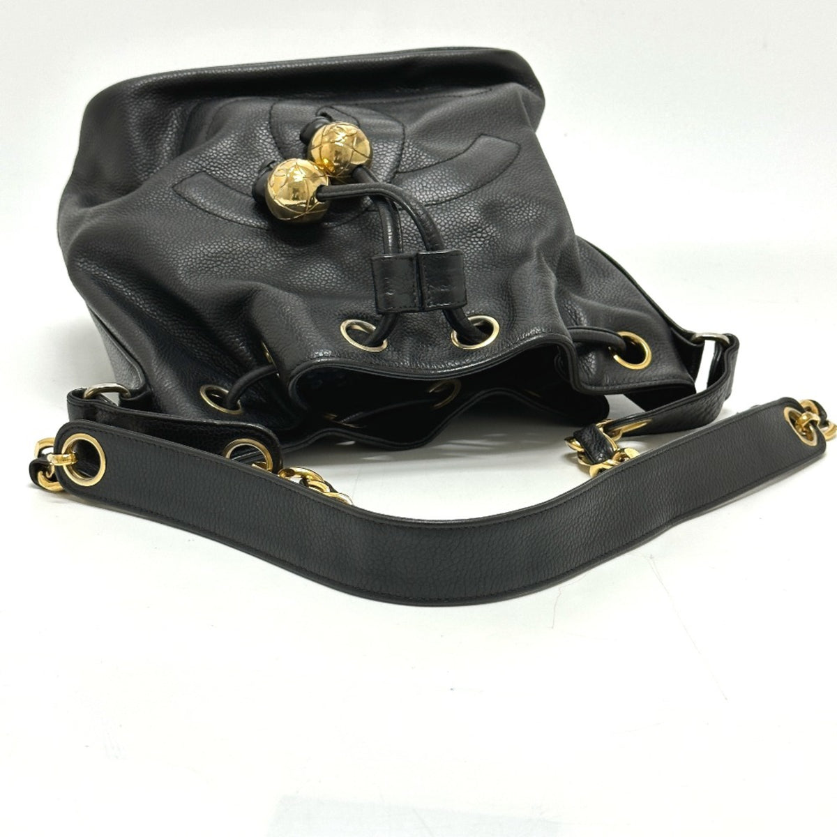 Chanel Black Leather Shoulder Bag (Pre-Owned)