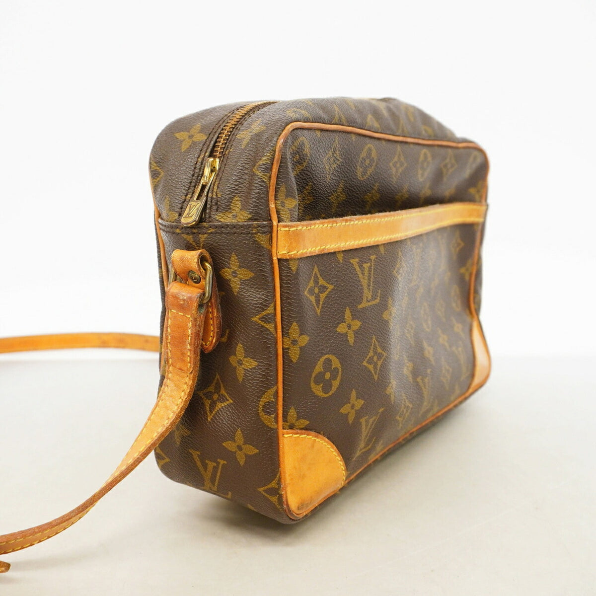 Louis Vuitton Brown Shoulder Bag (Pre-Owned)