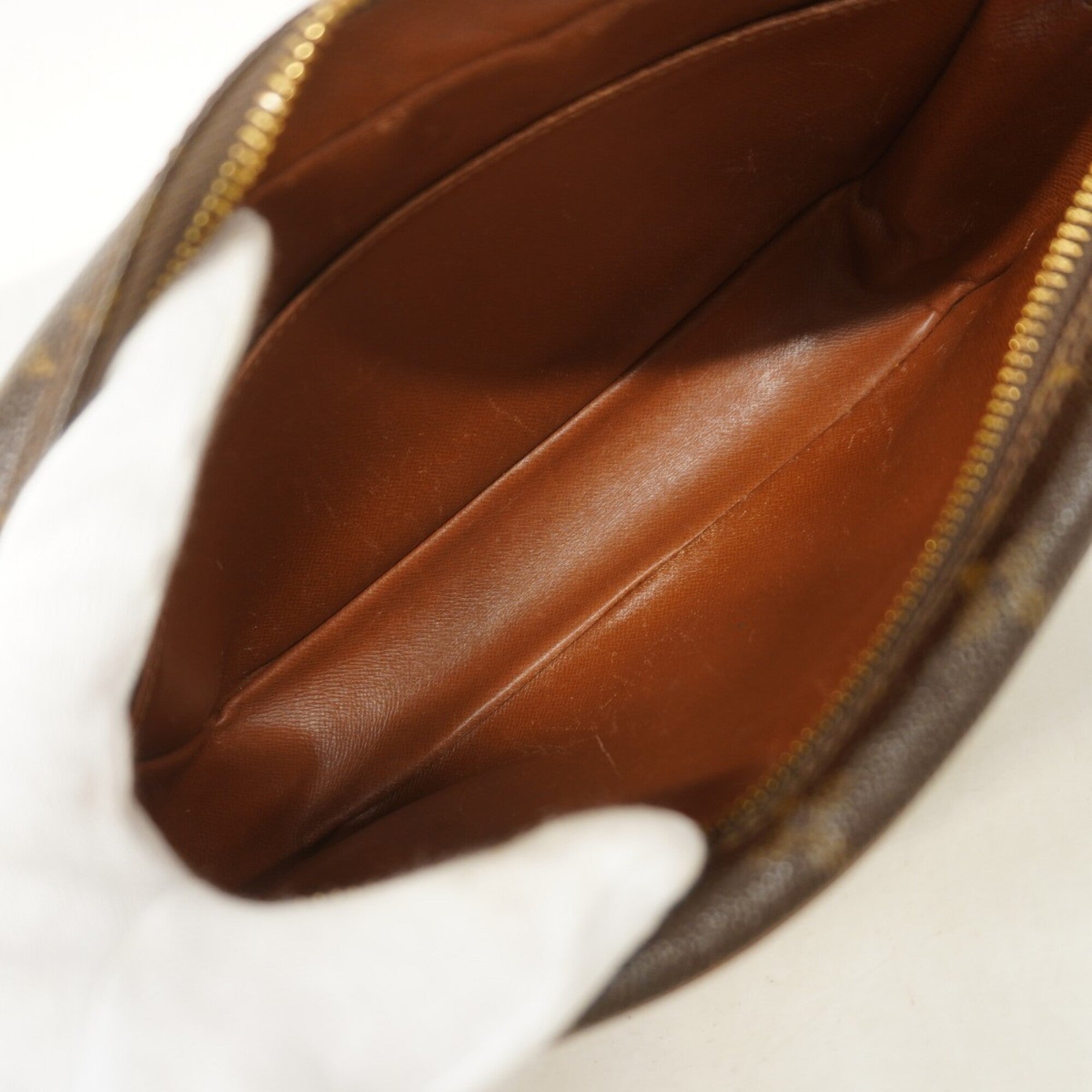 Louis Vuitton Brown Clutch Bag (Pre-Owned)