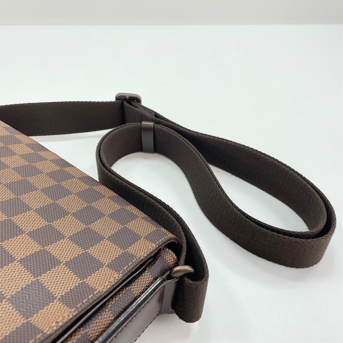 Louis Vuitton Brown Shoulder Bag (Pre-Owned)