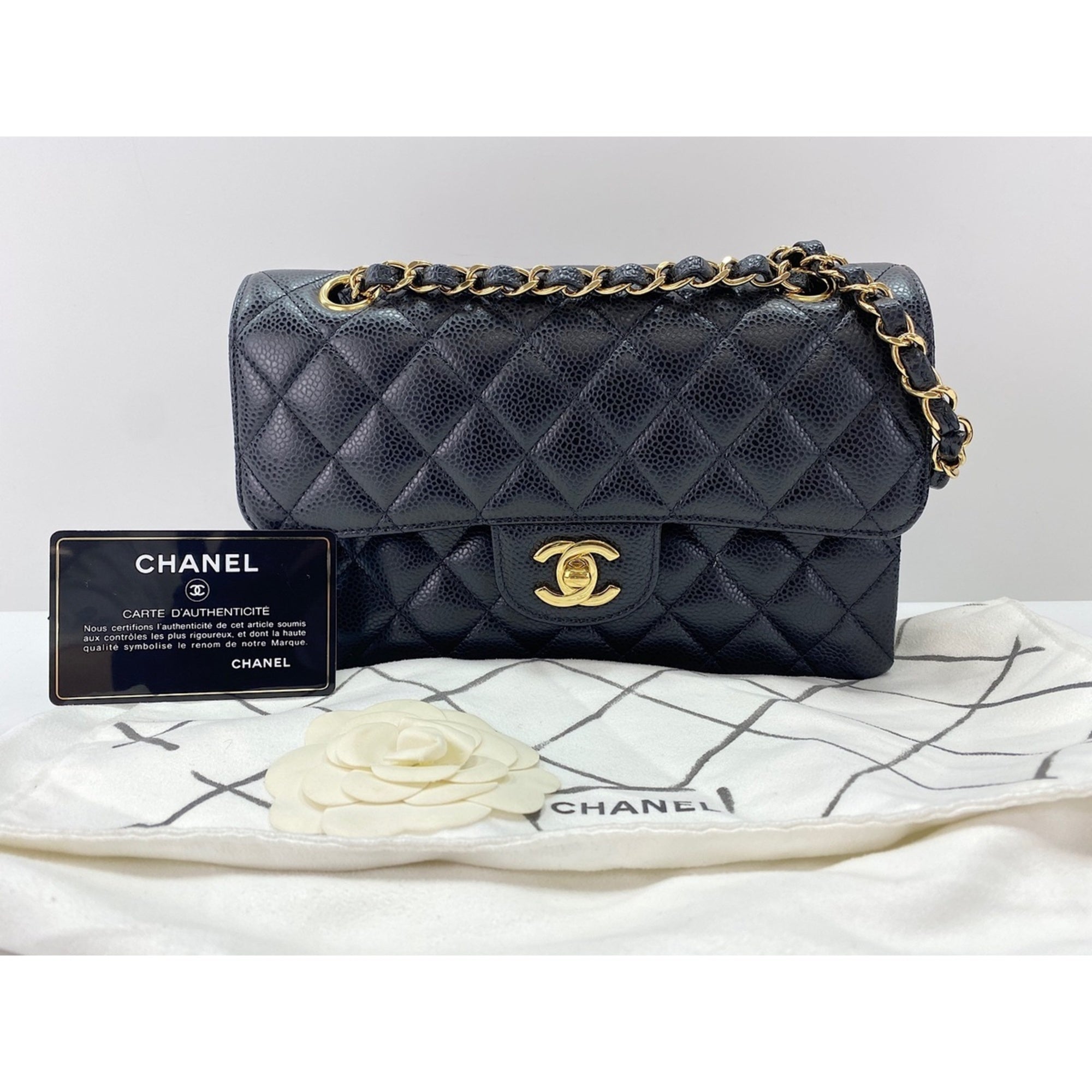 Chanel Black Shoulder Bag (Pre-Owned)