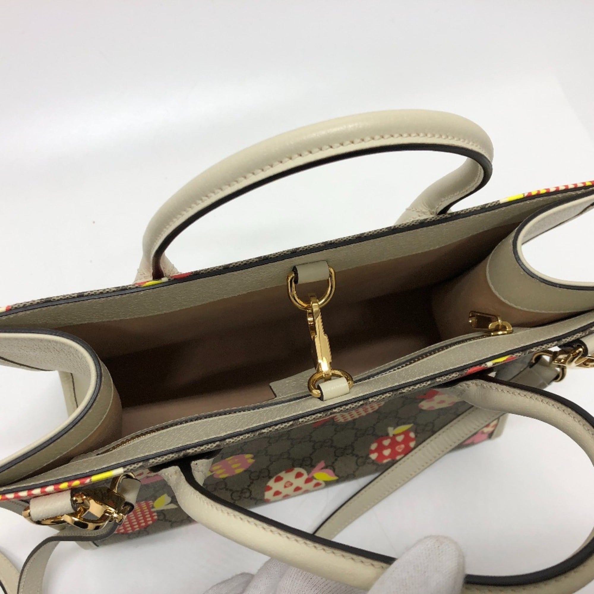 Gucci Beige Gg Supreme Handbag (Pre-Owned)