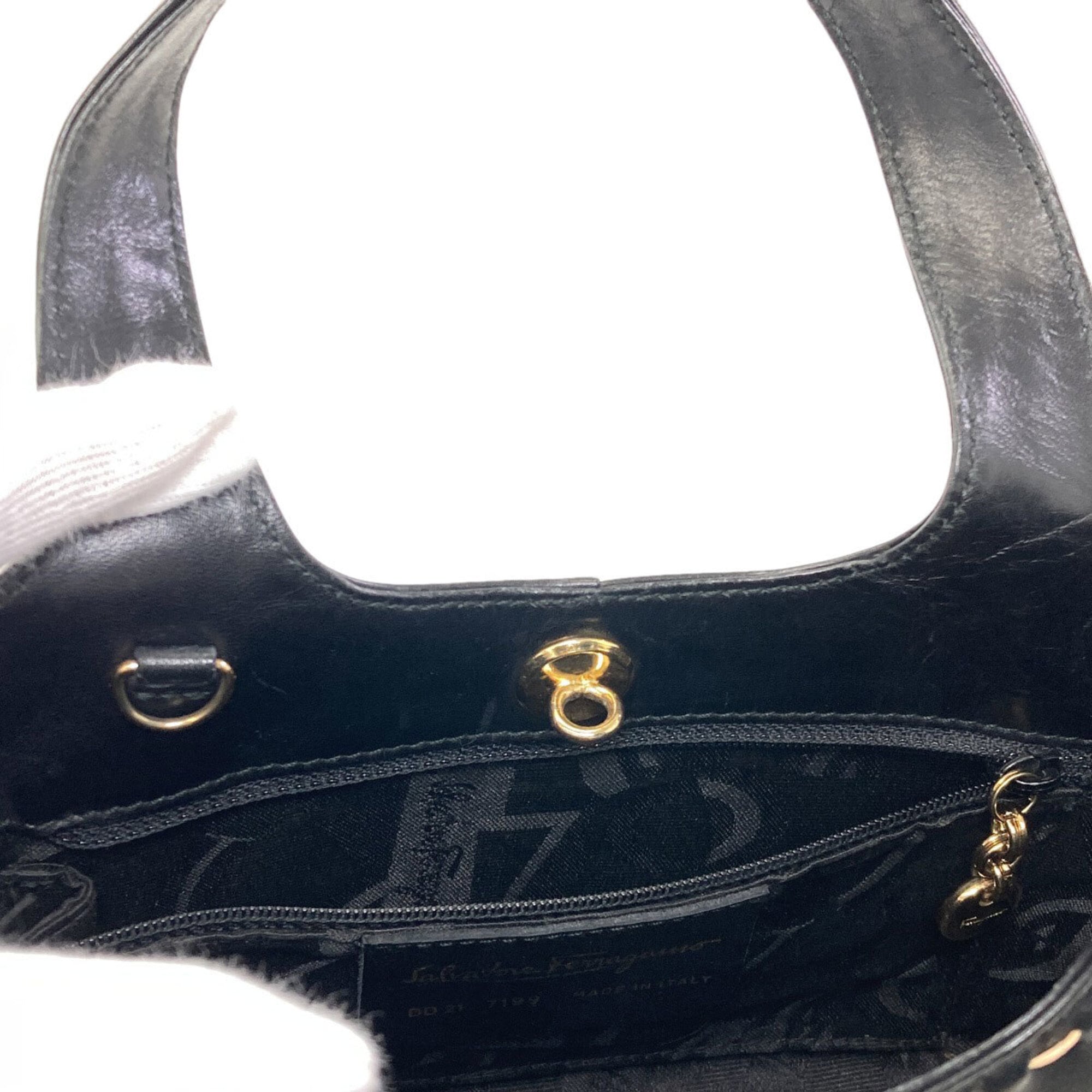 Salvatore Ferragamo Black Leather Handbag (Pre-Owned)