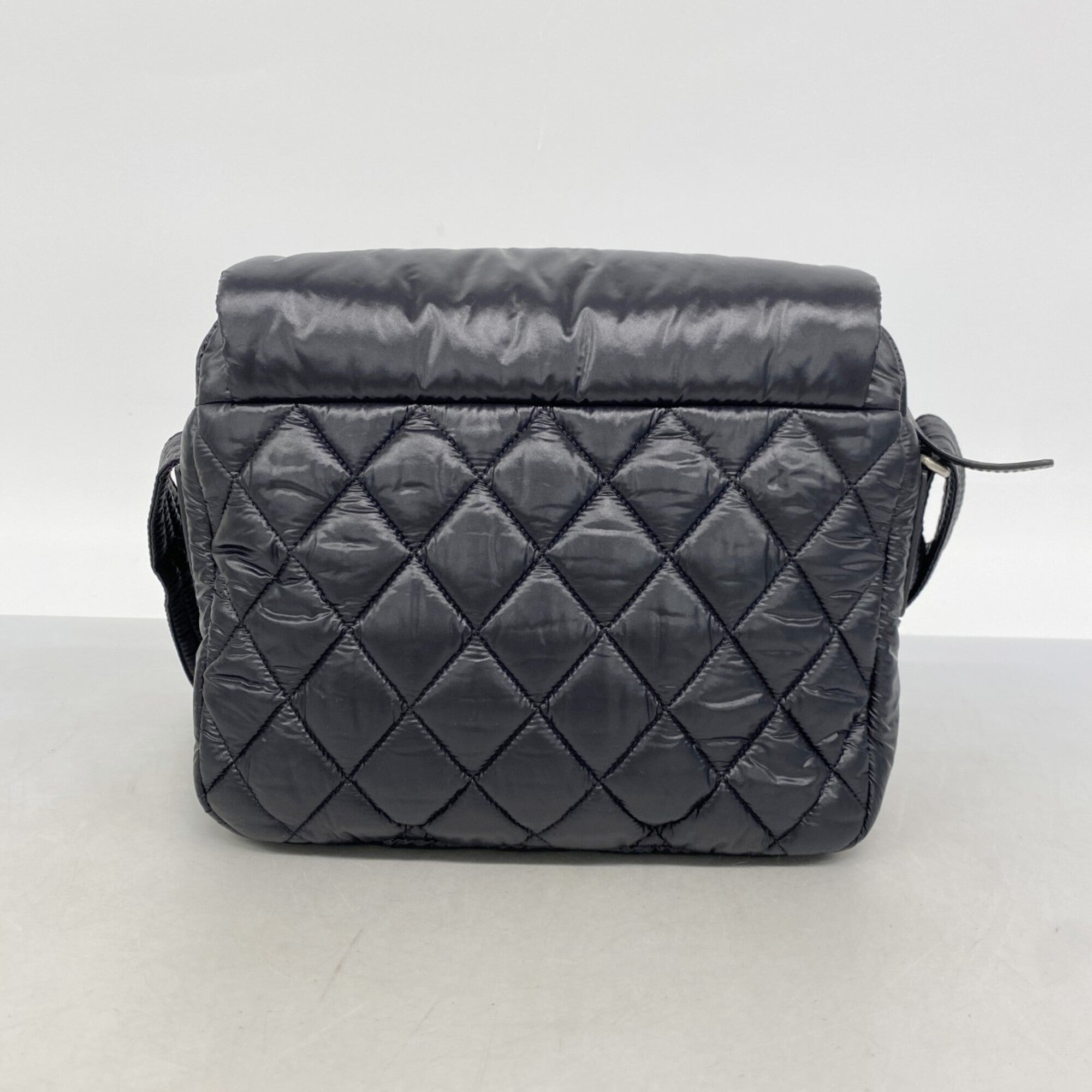 Chanel Black Nylon Shoulder Bag (Pre-Owned)