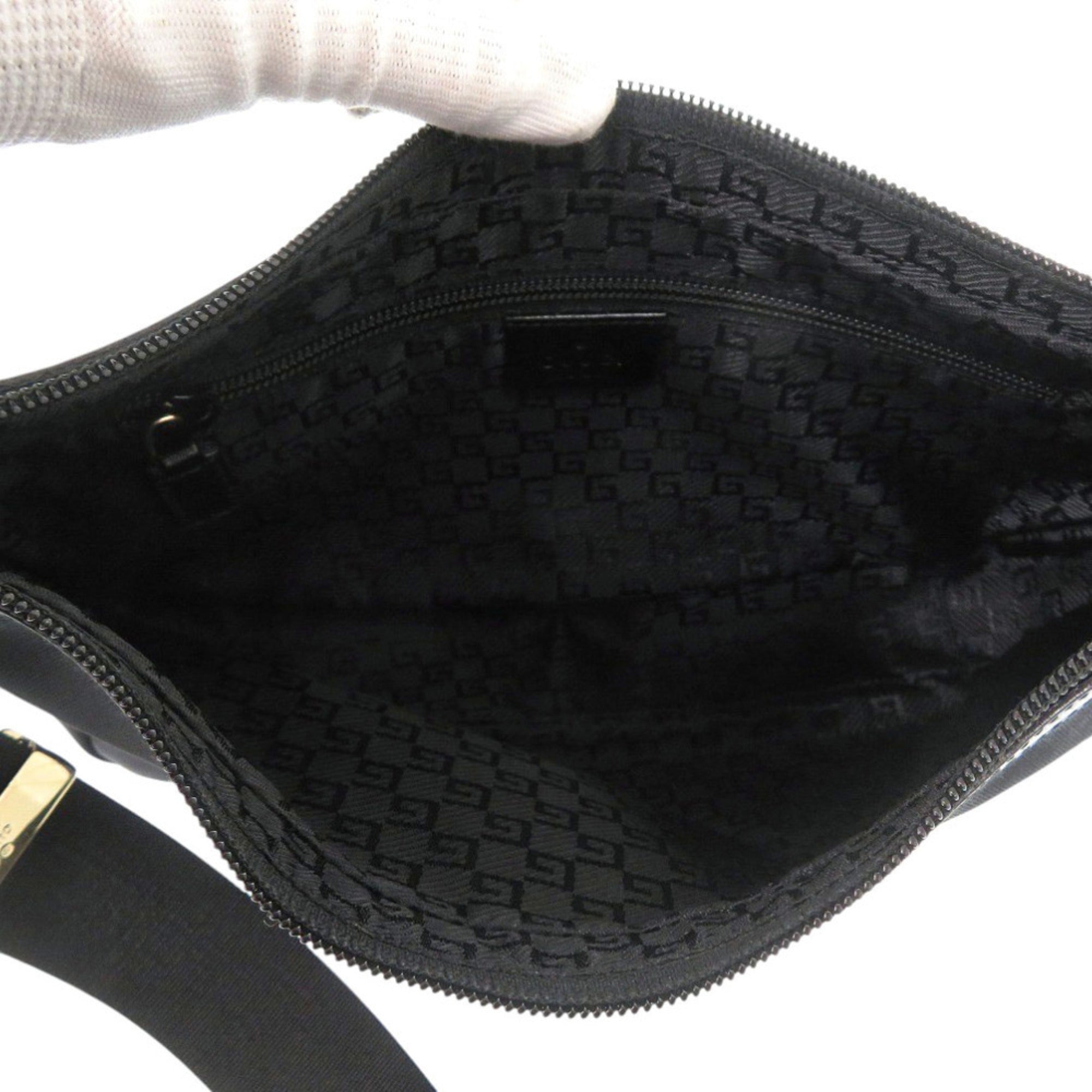 Gucci Black Nylon Canvas Shoulder Bag (Pre-Owned)