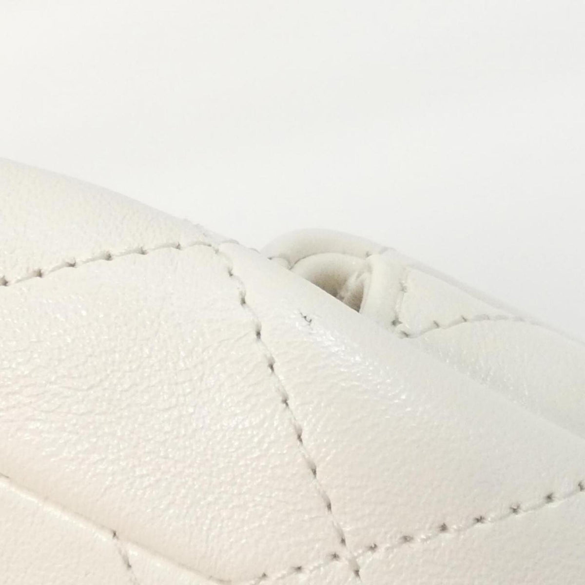 Chanel White Leather Backpack (Pre-Owned)