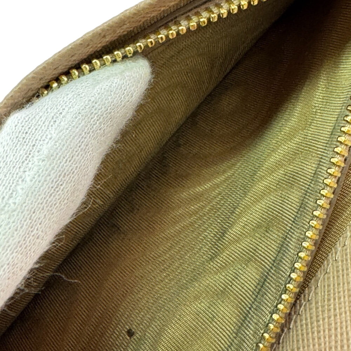 Prada Beige Leather (Pre-Owned)
