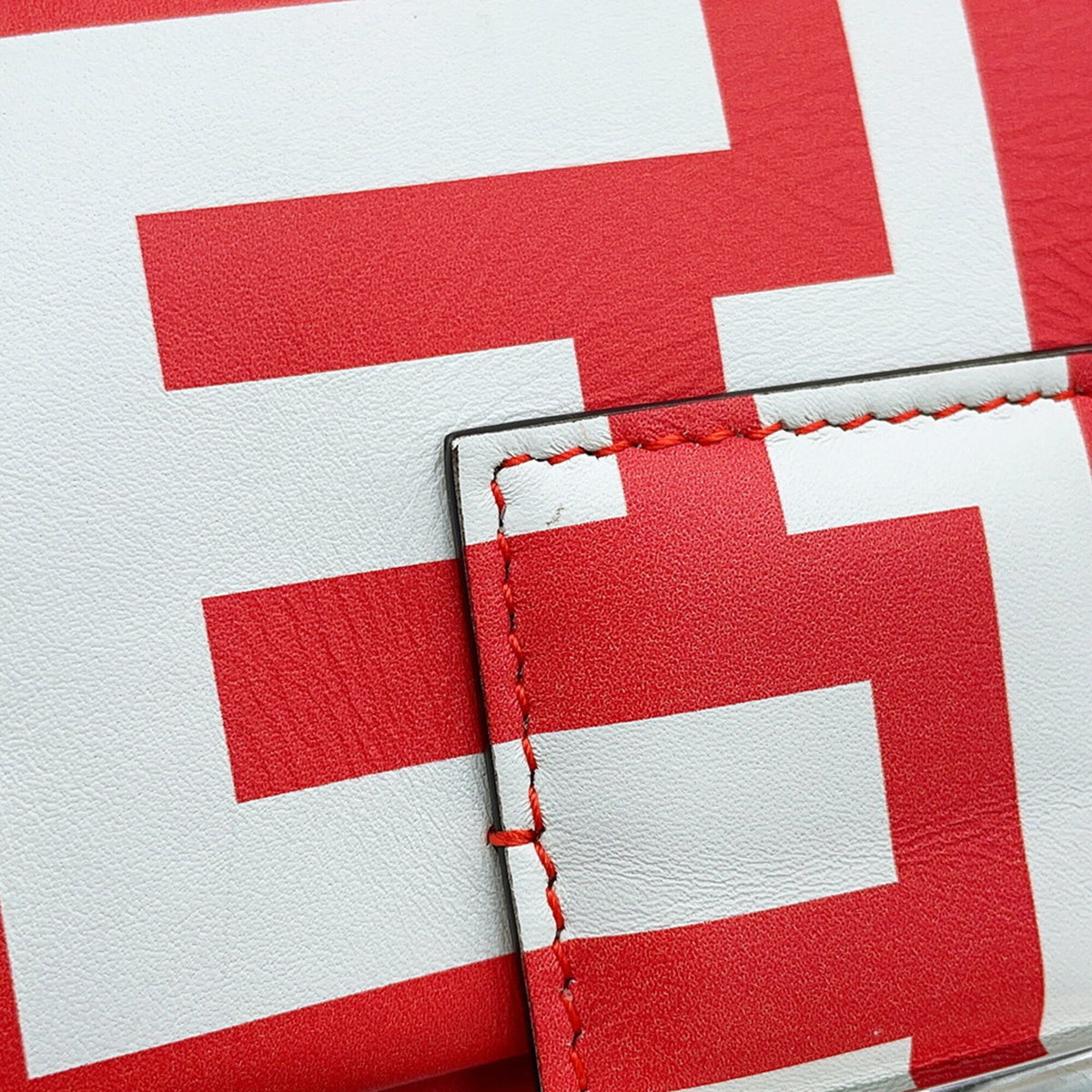 Fendi Baguette Red Color White Leather Handbag (Pre-Owned)