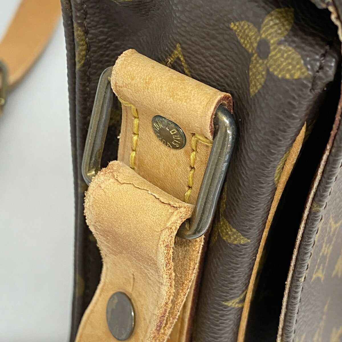 Louis Vuitton Brown Shoulder Bag (Pre-Owned)
