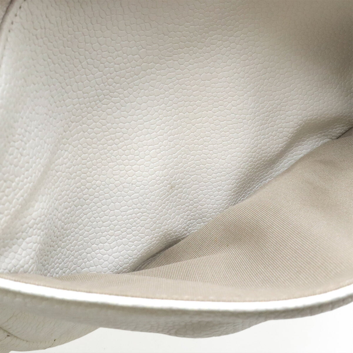 Chanel White Grained Calfskin Pochette Shoulder Bag (Pre-Owned)