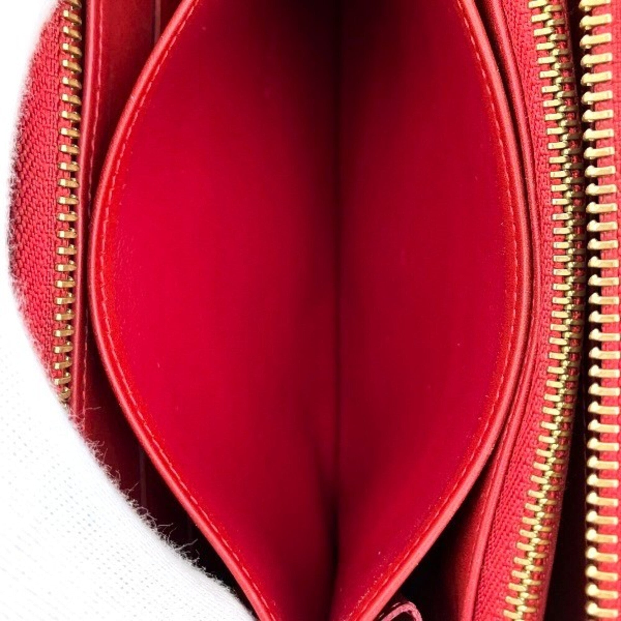 Louis Vuitton Monogram Vernis Pomme D'amour Red Color Leather Long Wallet (Bi-Fold) (Pre-Owned)