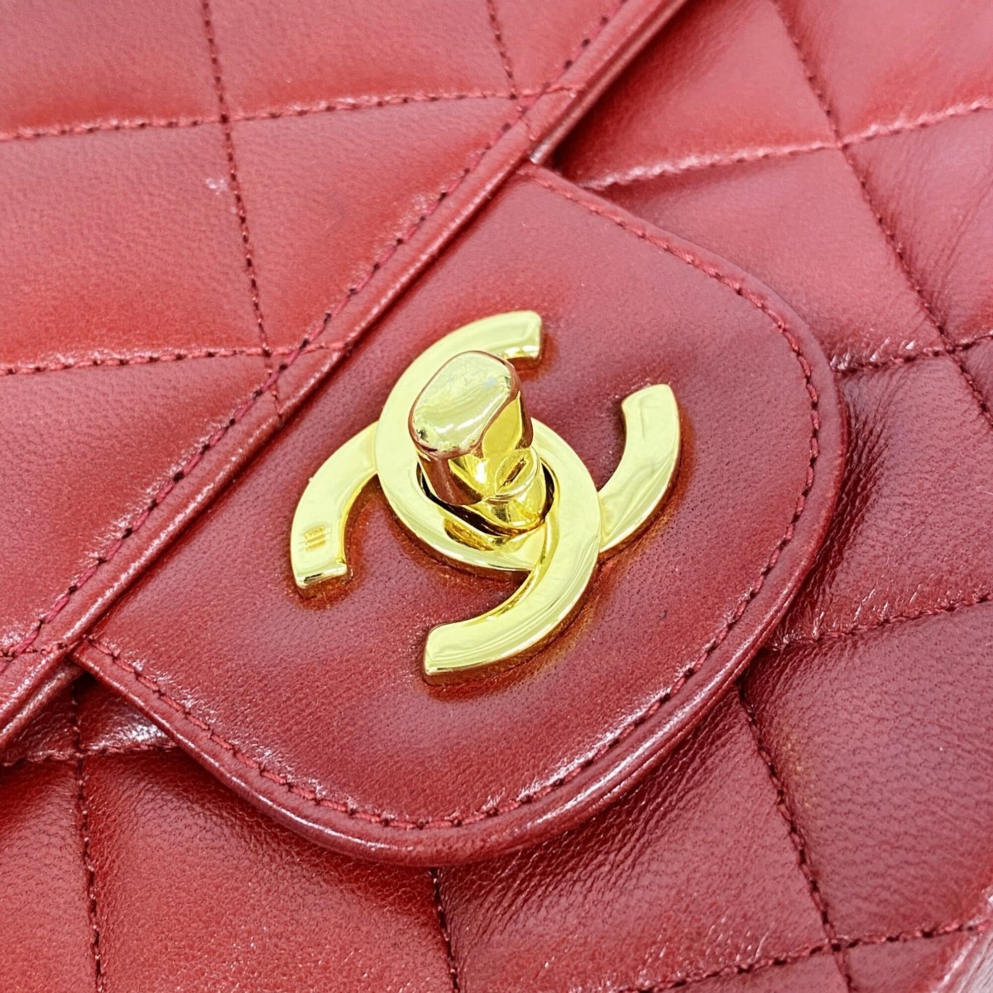 Chanel Red Color Leather Shoulder Bag (Pre-Owned)