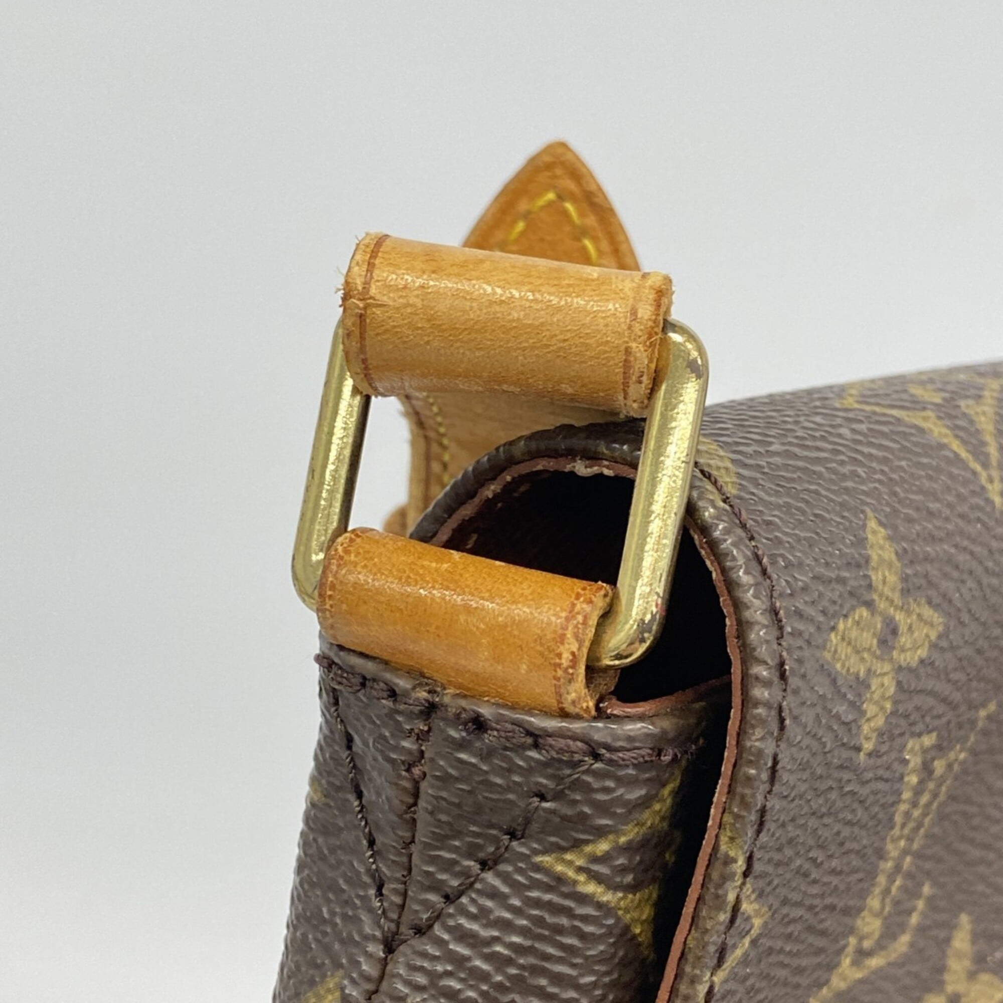 Louis Vuitton Brown Shoulder Bag (Pre-Owned)
