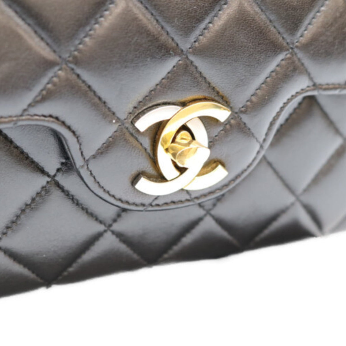 Chanel Black Leather Shoulder Bag (Pre-Owned)
