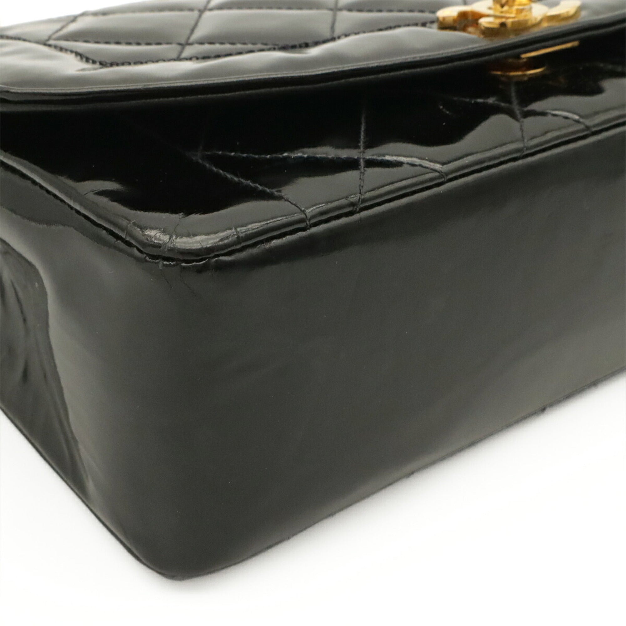 Chanel Matelasse Black Leather Shoulder Bag (Pre-Owned)