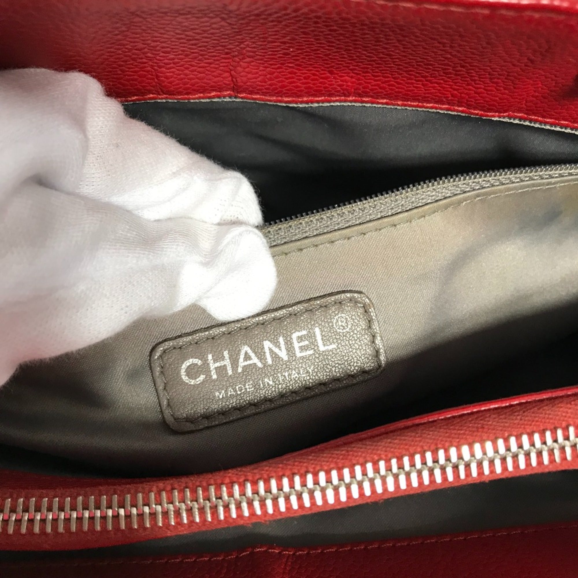 Chanel Red Leather Tote Bag (Pre-Owned)