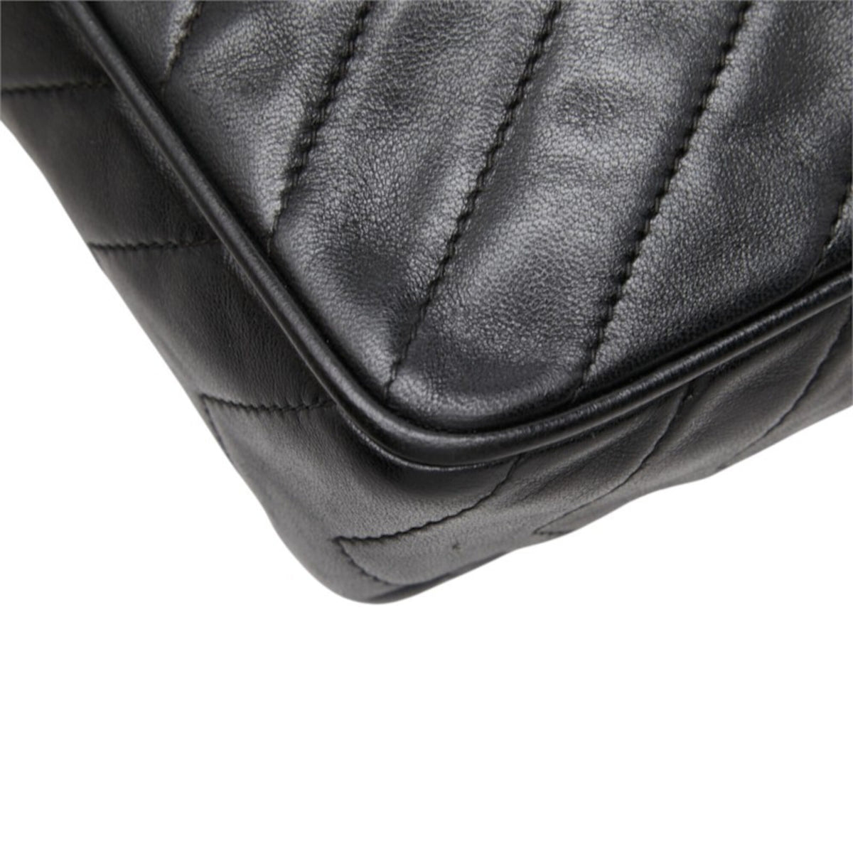 Chanel Black Leather Shoulder Bag (Pre-Owned)
