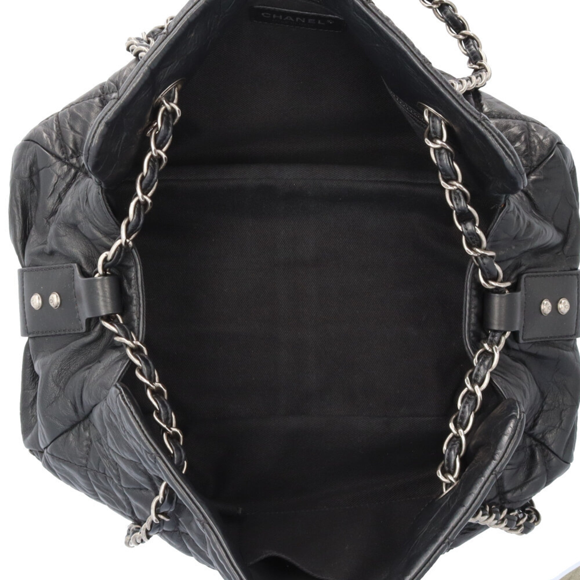 Chanel Matelasse Black Leather Shoulder Bag (Pre-Owned)