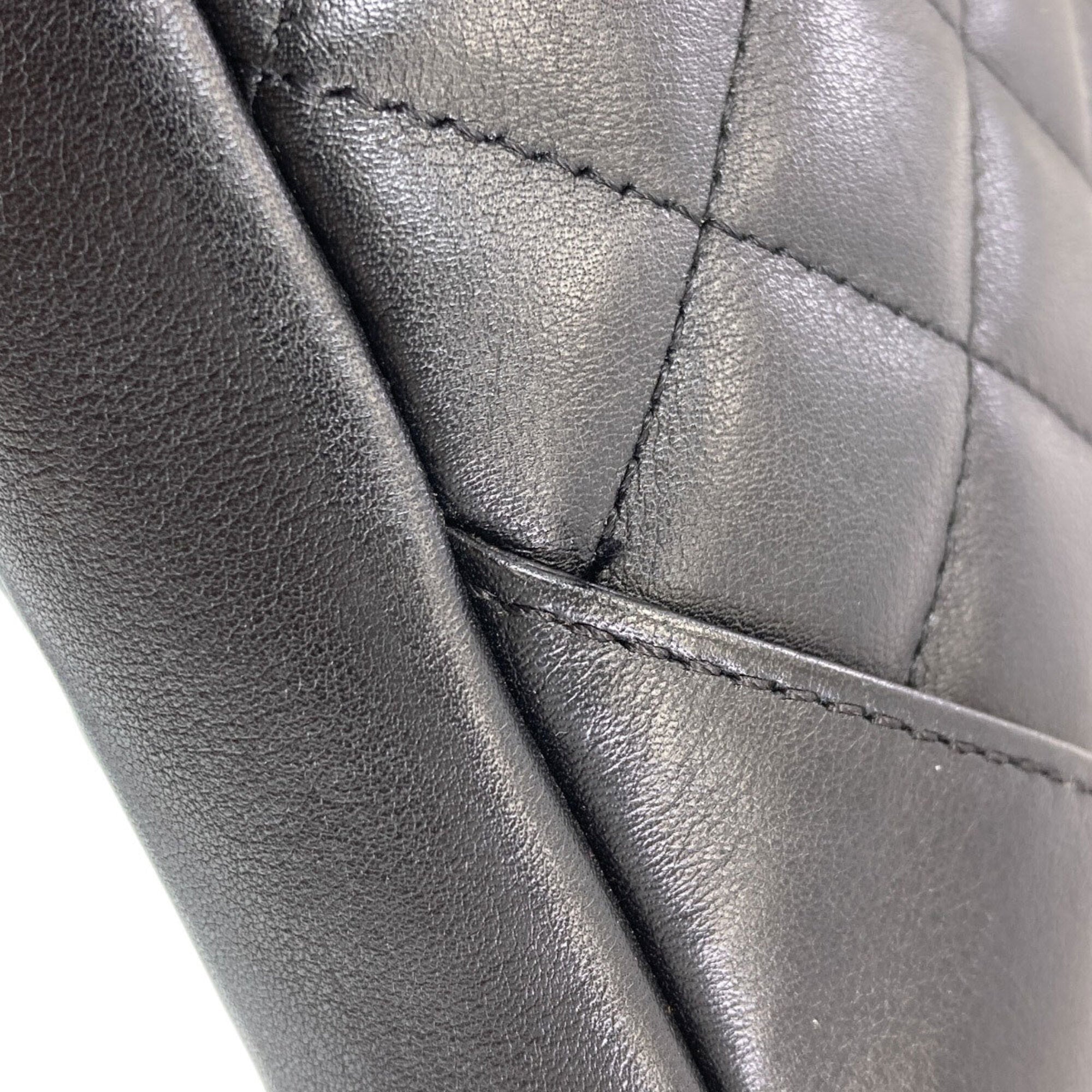 Chanel Black Leather Shoulder Bag (Pre-Owned)
