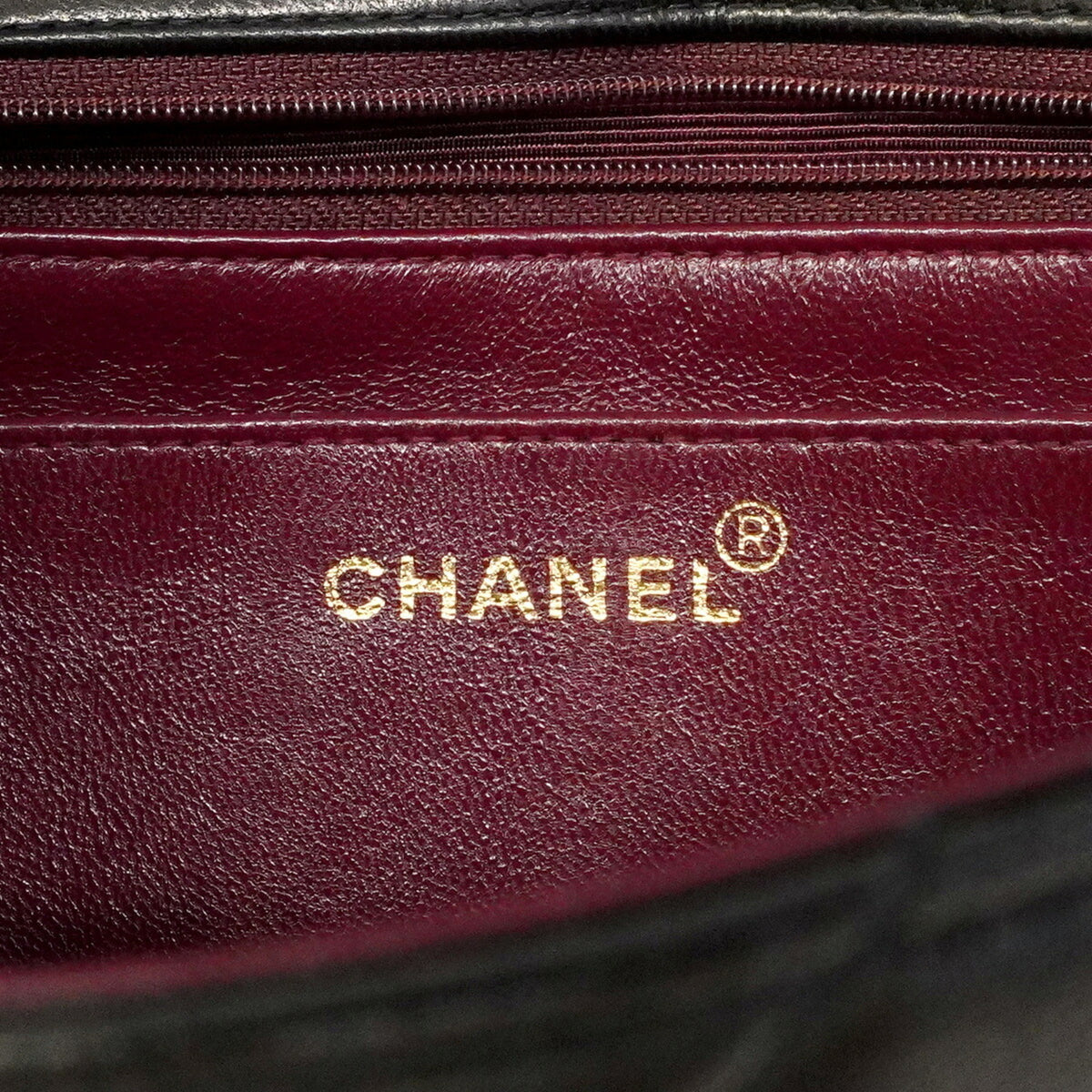 Chanel Black Leather Shoulder Bag (Pre-Owned)