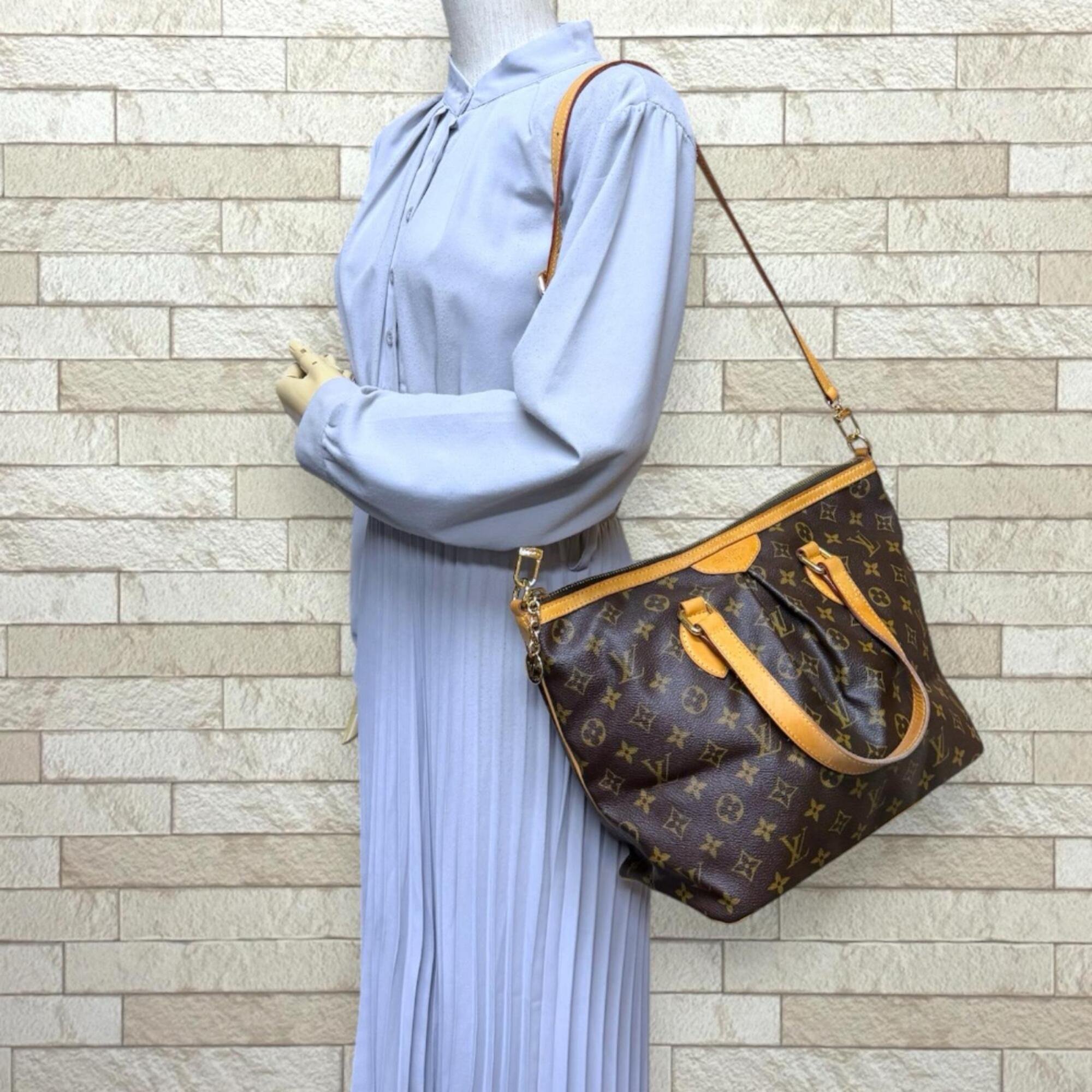 Louis Vuitton Brown Monogram Canvas Shoulder Bag (Pre-Owned)