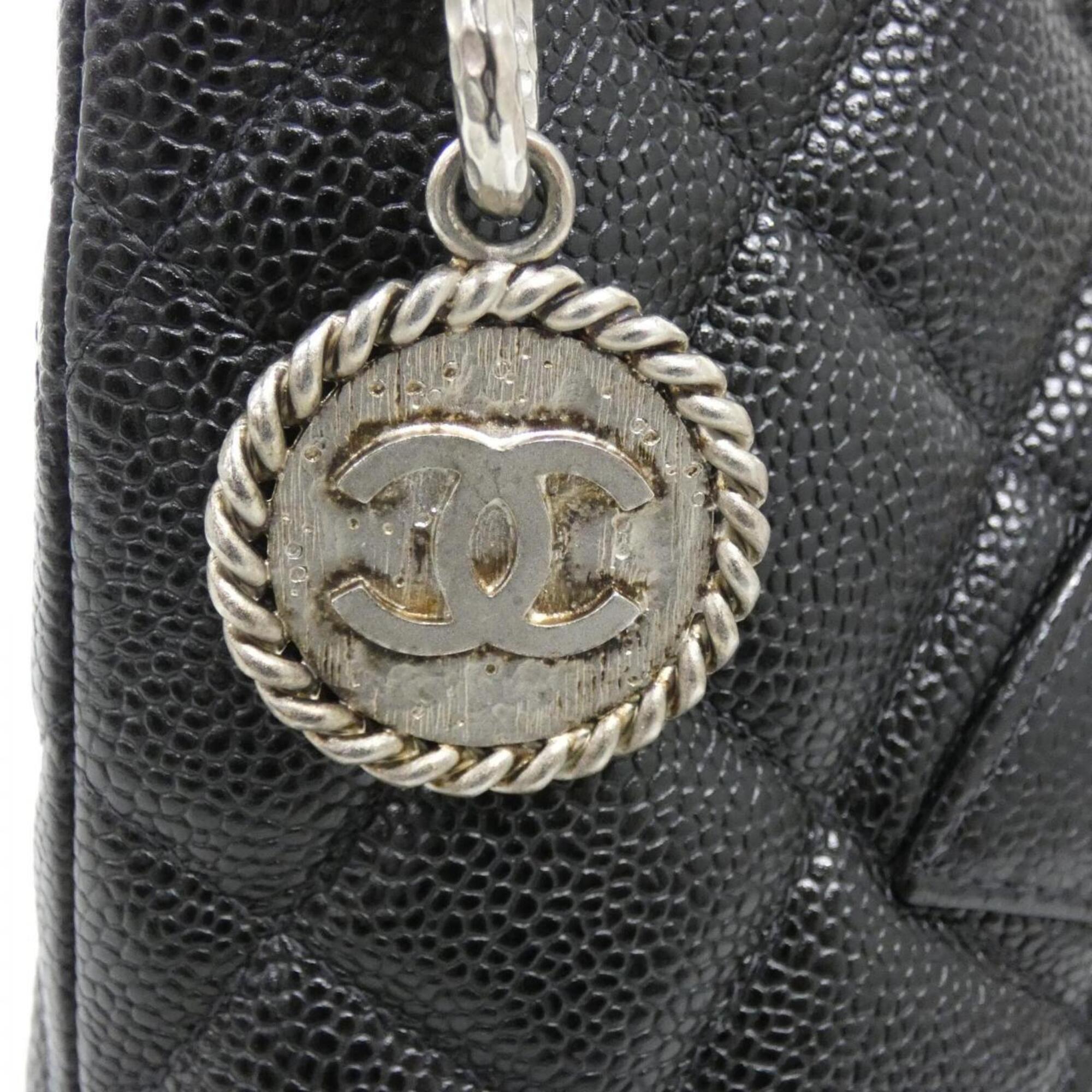 Chanel Black Grained Calfskin Handbag (Pre-Owned)