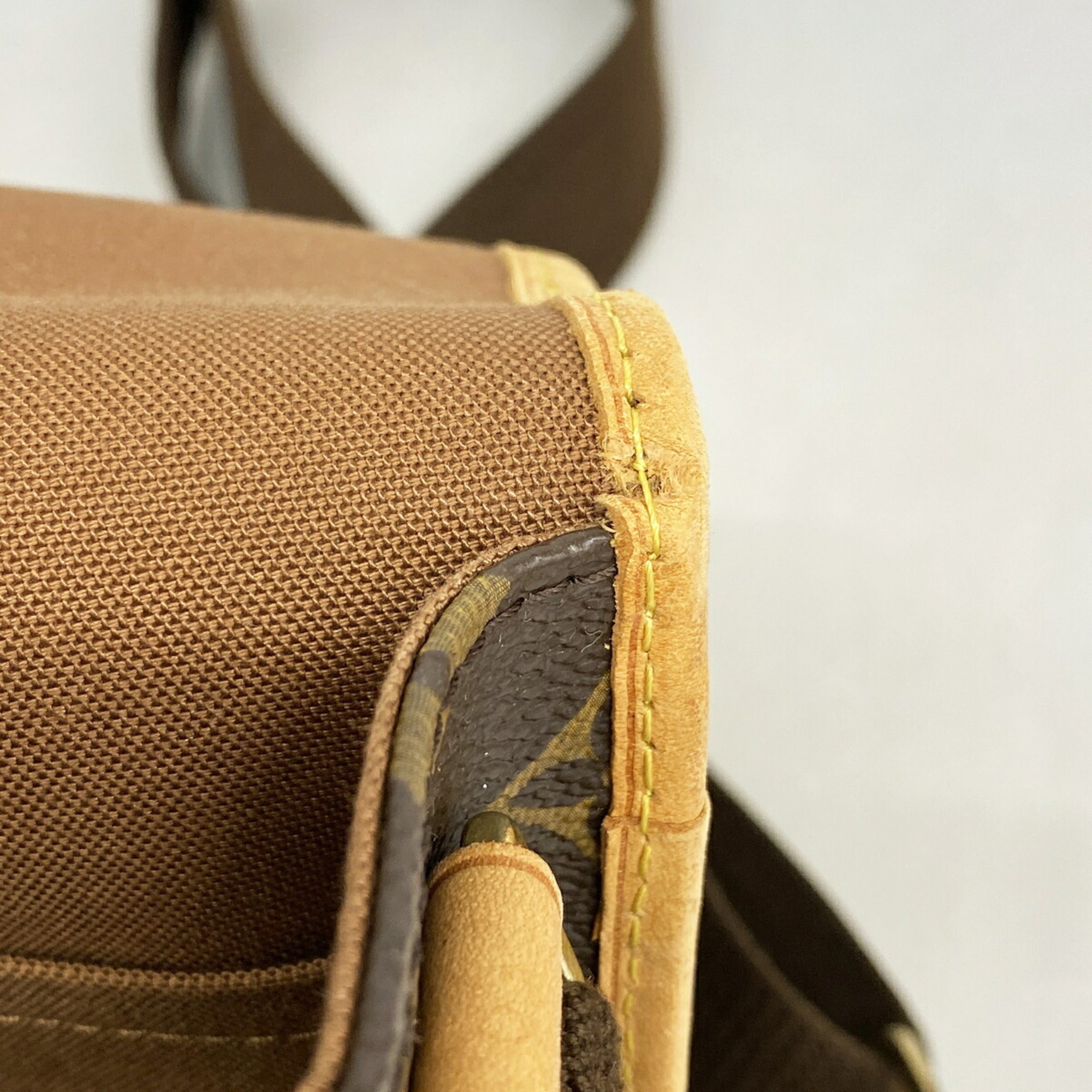 Louis Vuitton Brown Shoulder Bag (Pre-Owned)