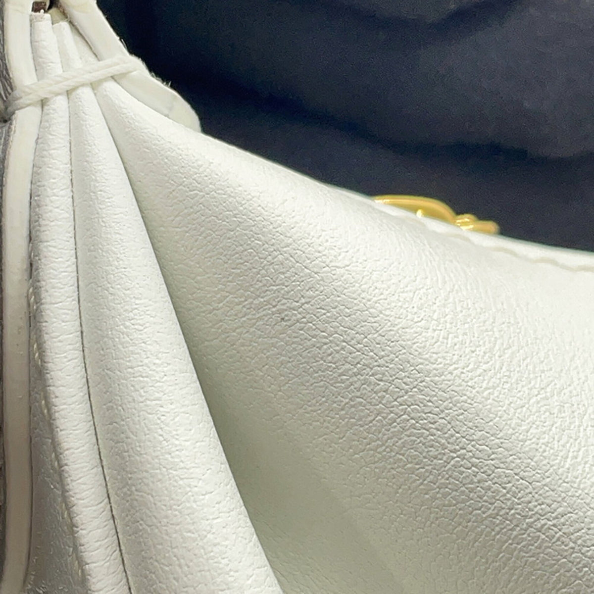 Louis Vuitton White Monogram Shoulder Bag (Pre-Owned)