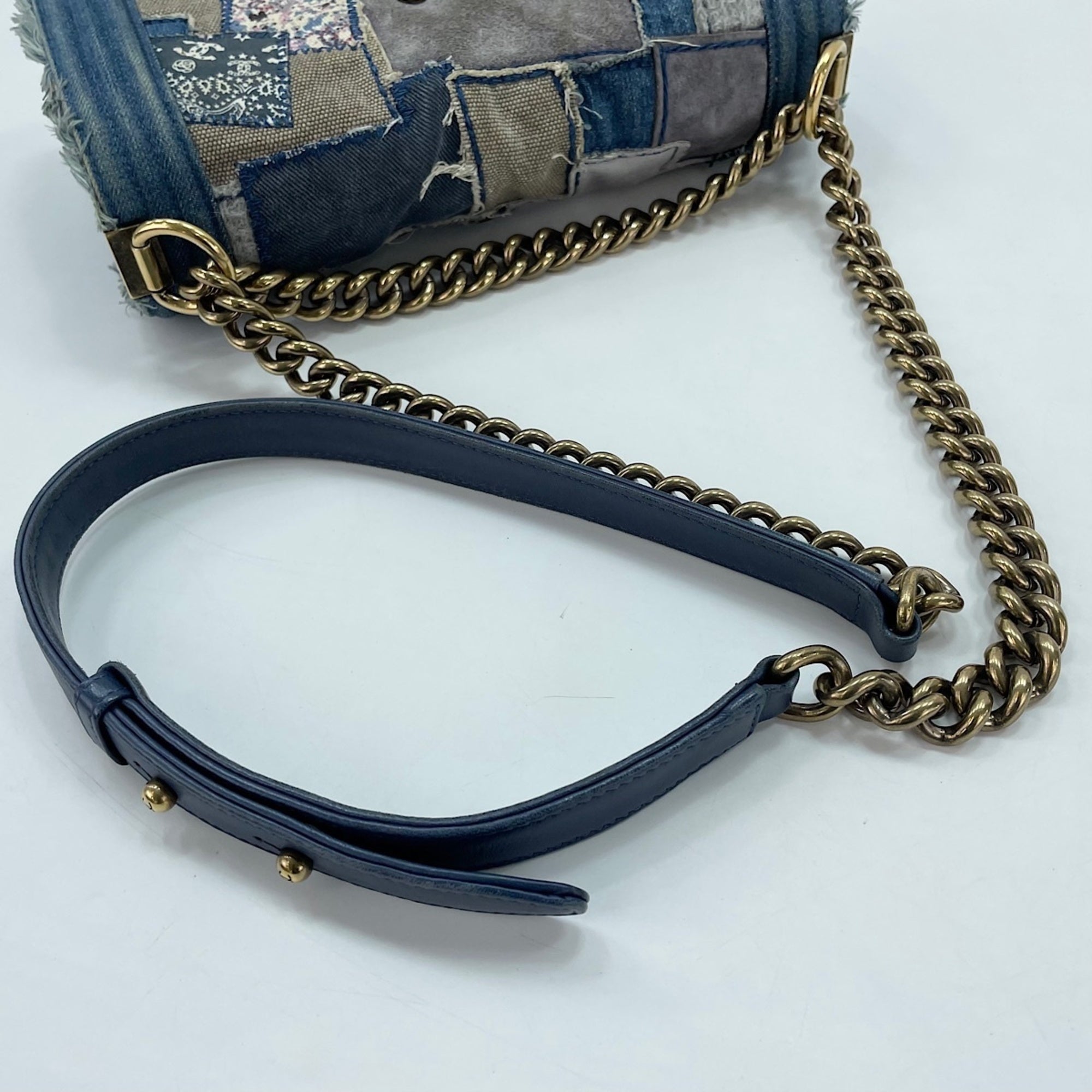 Chanel Blue Shoulder Bag (Pre-Owned)