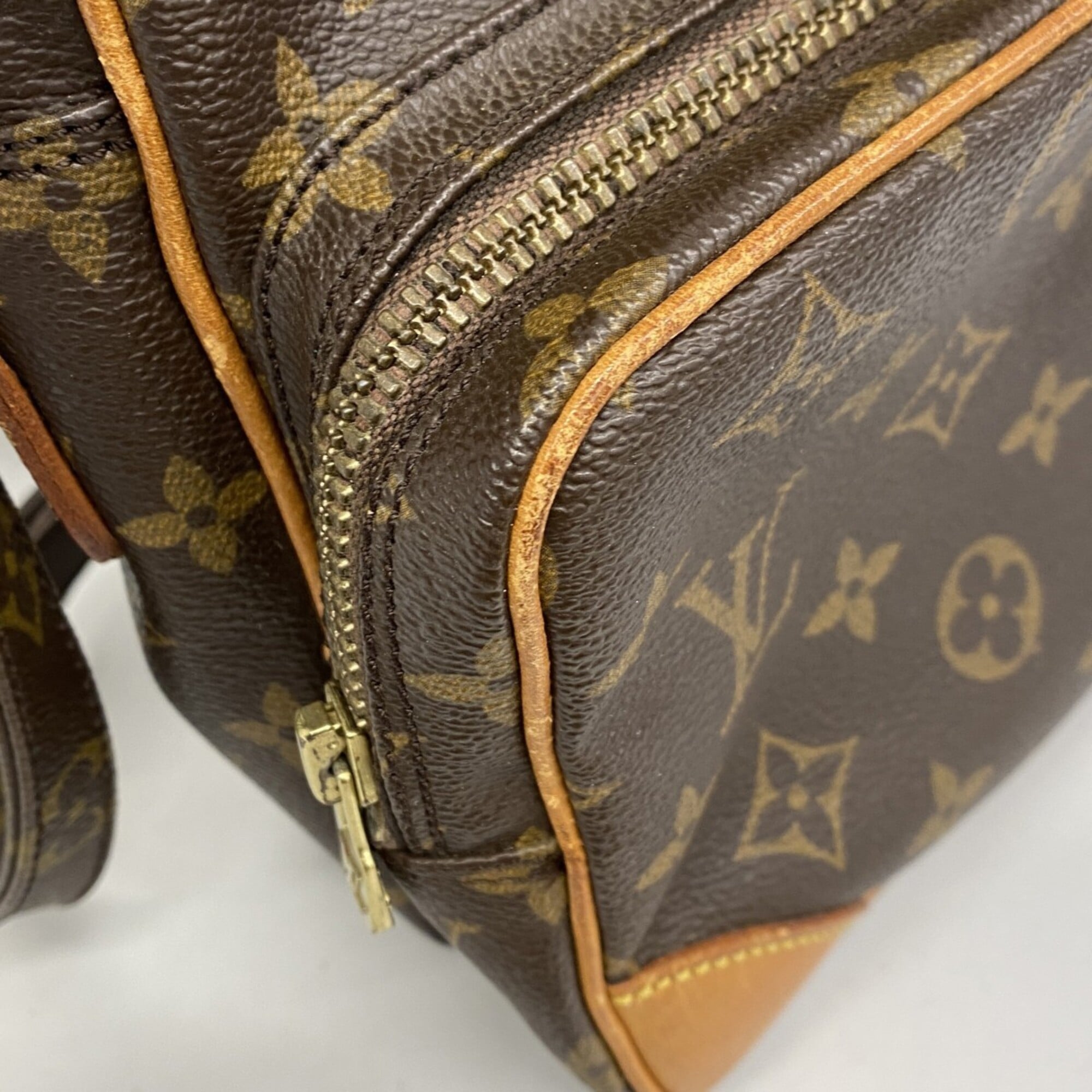 Louis Vuitton Brown Shoulder Bag (Pre-Owned)