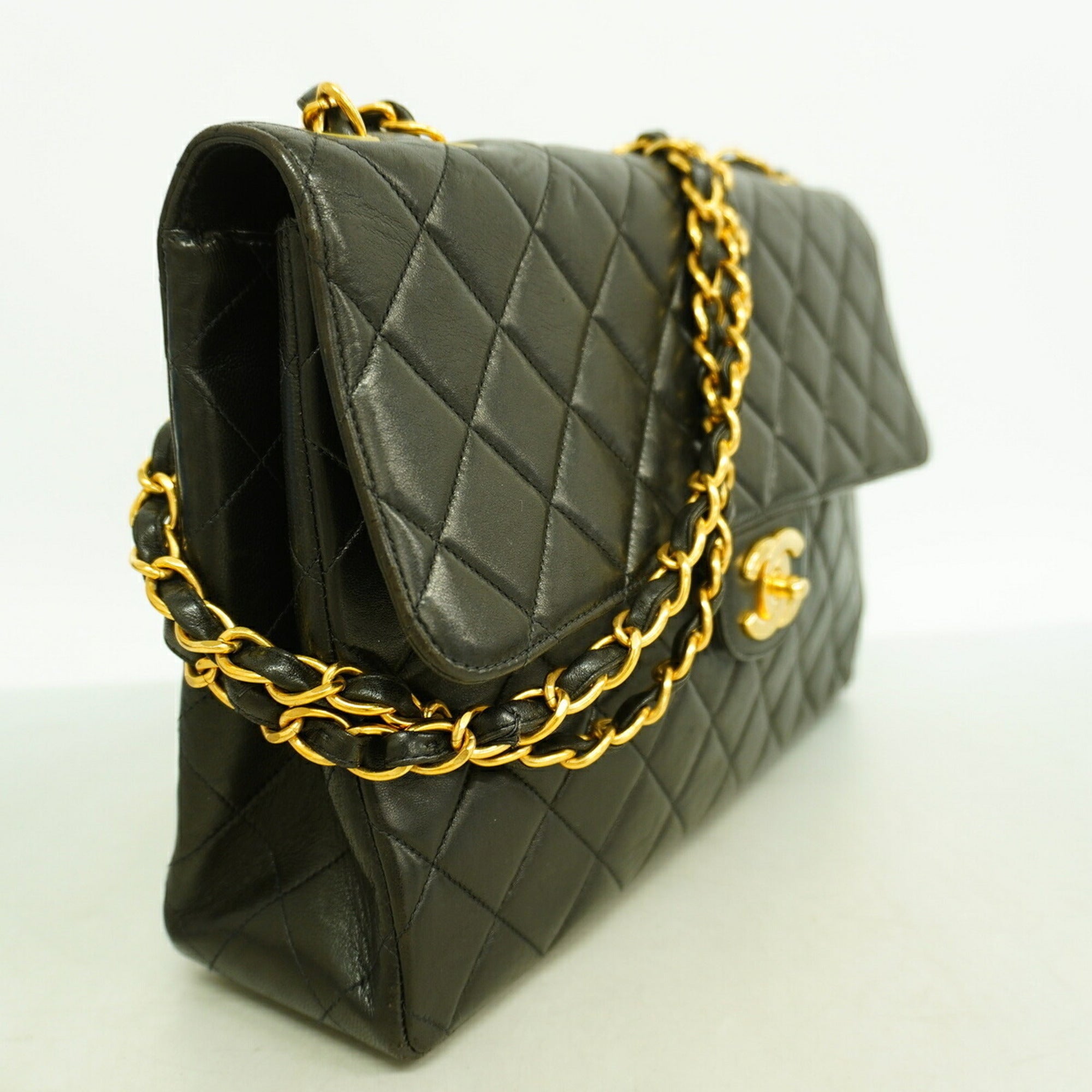 Chanel Black Leather Shoulder Bag (Pre-Owned)