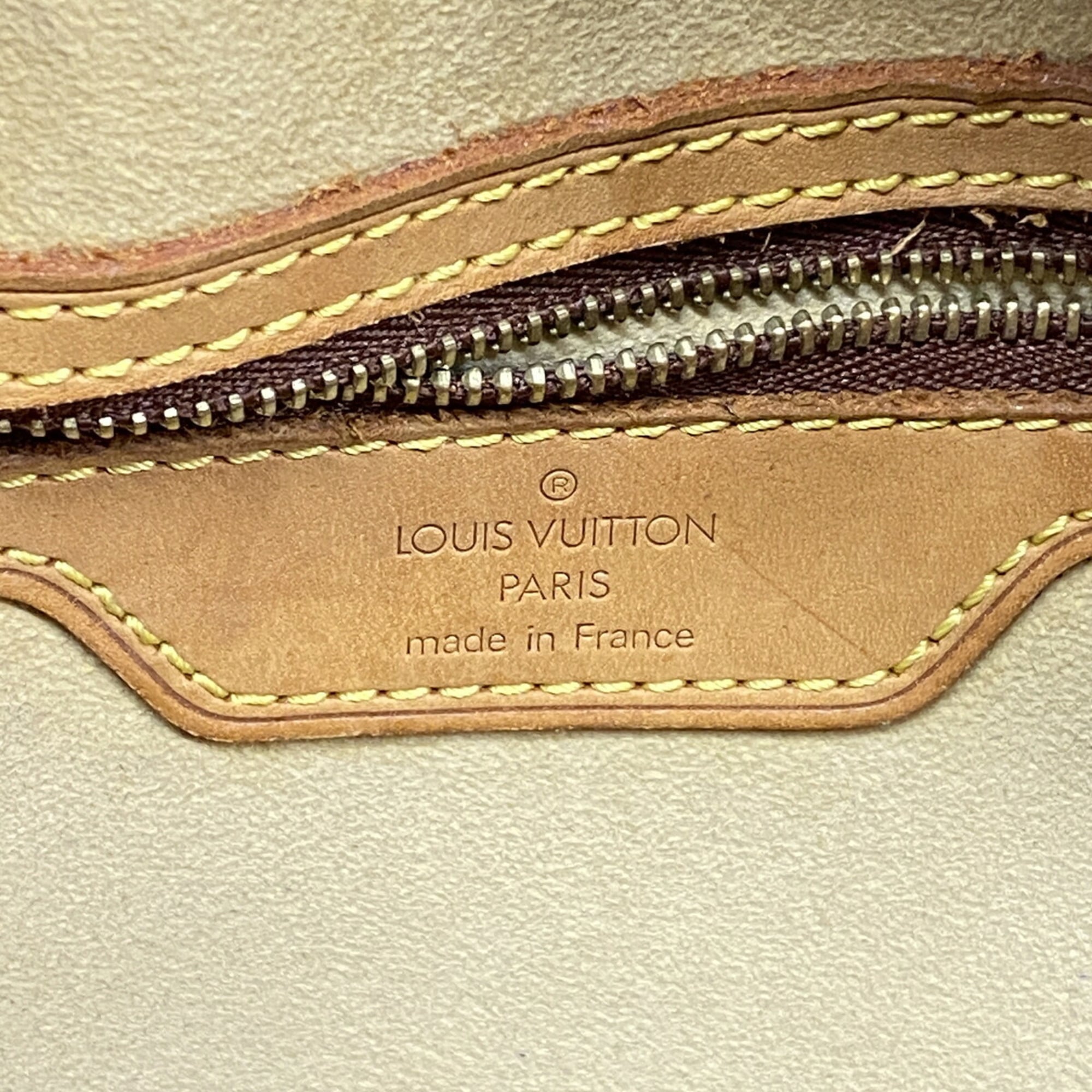Louis Vuitton Brown Shoulder Bag (Pre-Owned)