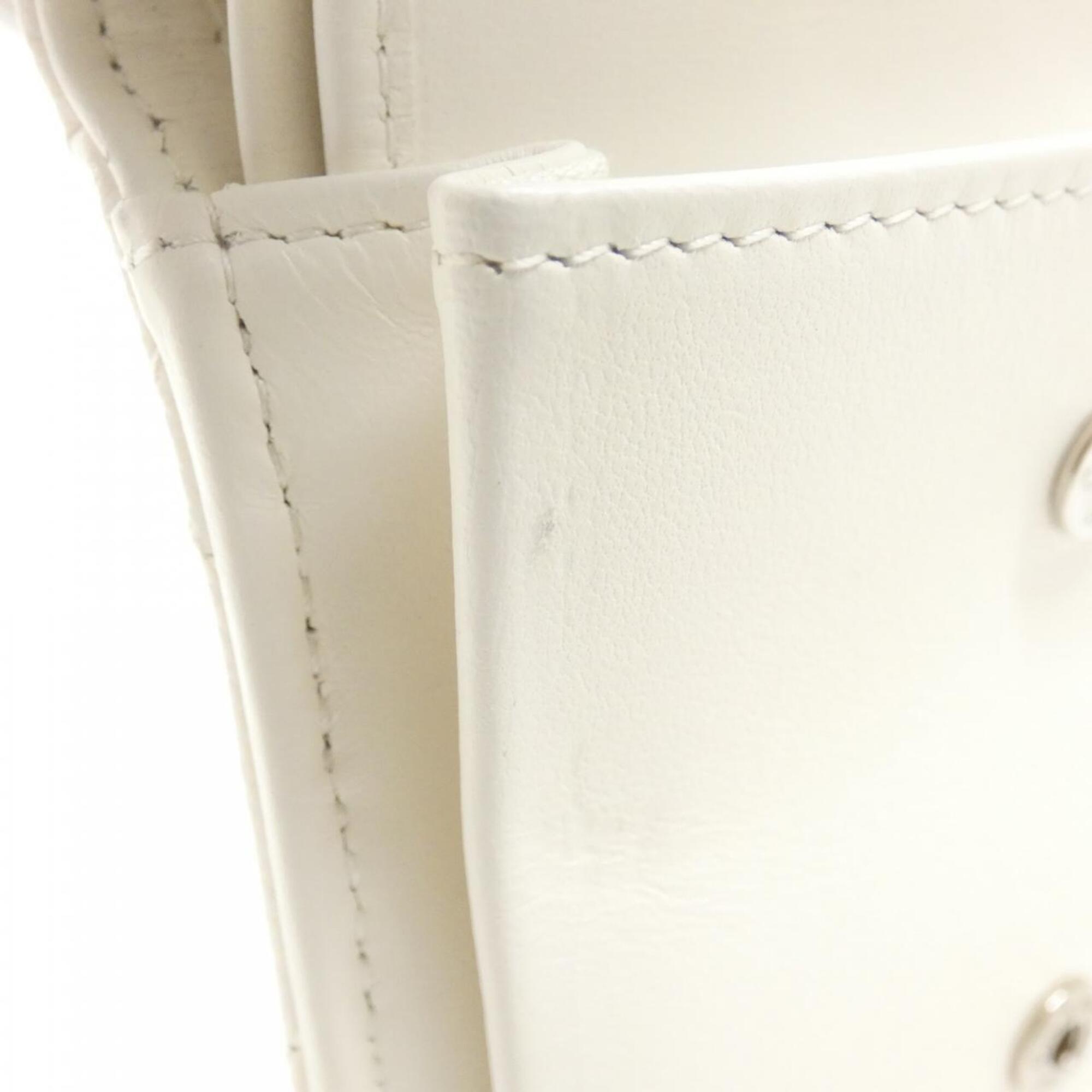 Chanel White Grained Calfskin Long Wallet (Bi-Fold) (Pre-Owned)