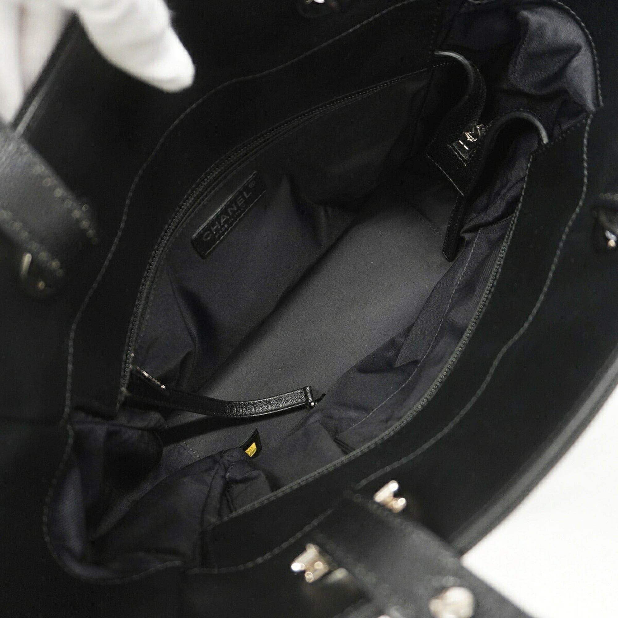 Chanel Black Canvas Tote Bag (Pre-Owned)