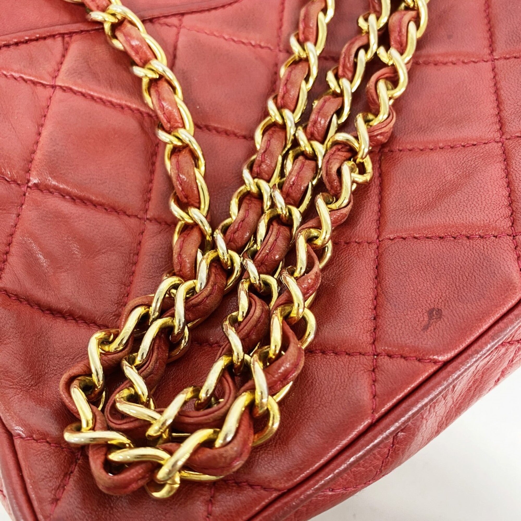 Chanel Red Color Leather Shoulder Bag (Pre-Owned)