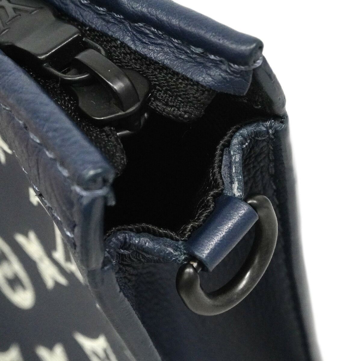 Louis Vuitton Navy Shoulder Bag (Pre-Owned)