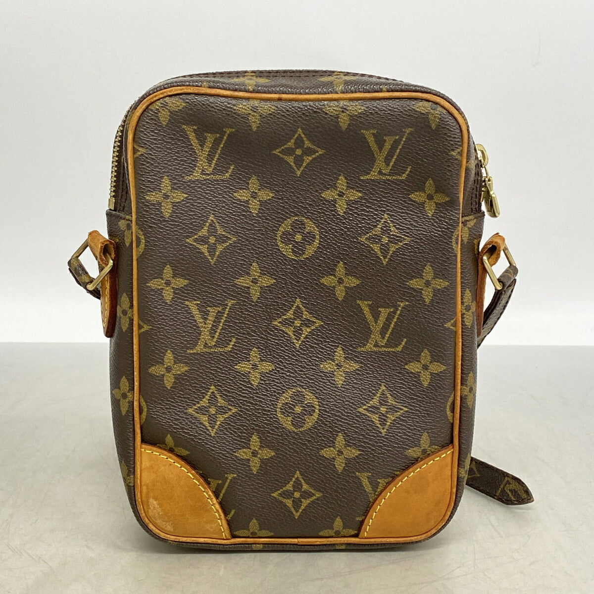 Louis Vuitton Brown Shoulder Bag (Pre-Owned)