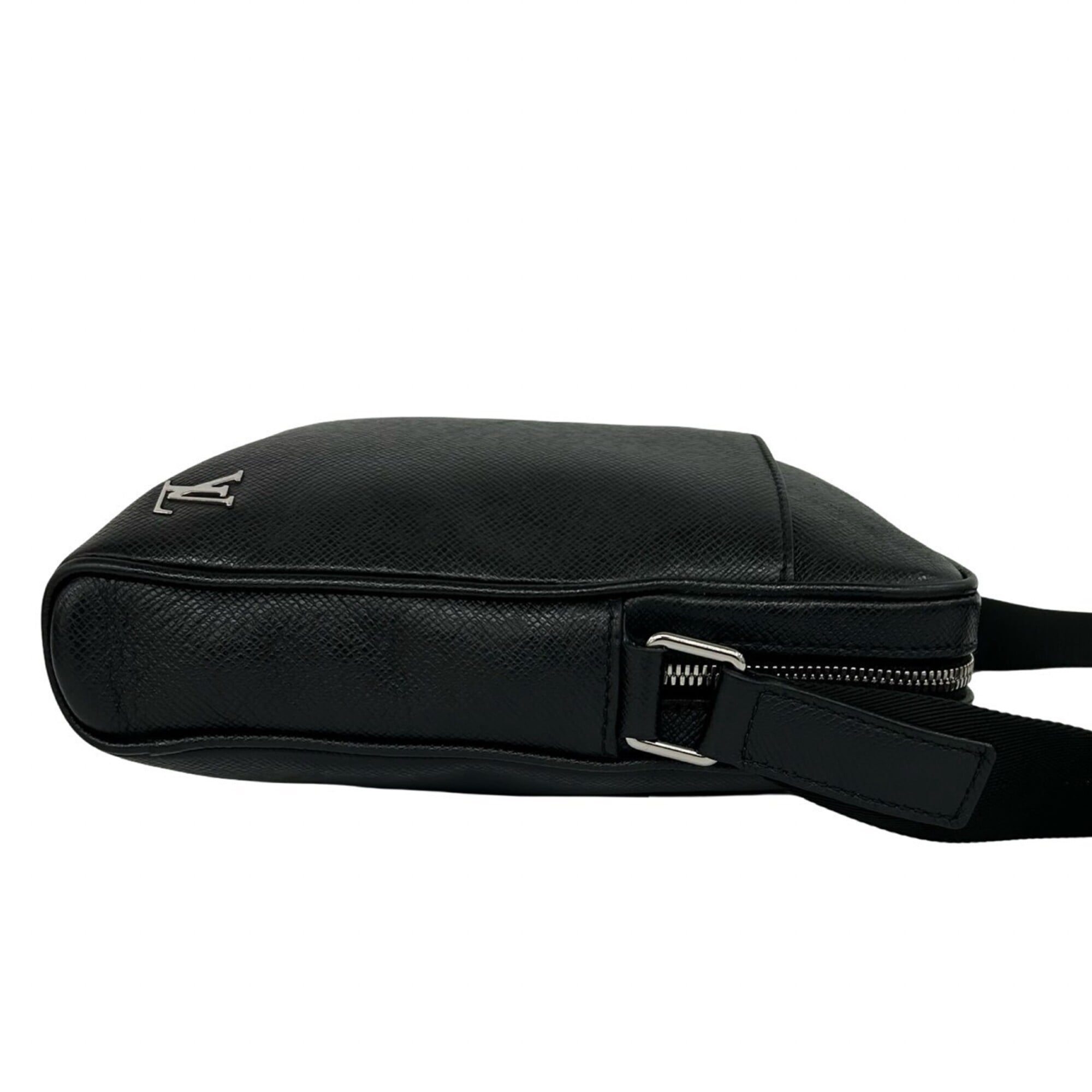 Louis Vuitton Black Leather Pochette Shoulder Bag (Pre-Owned)