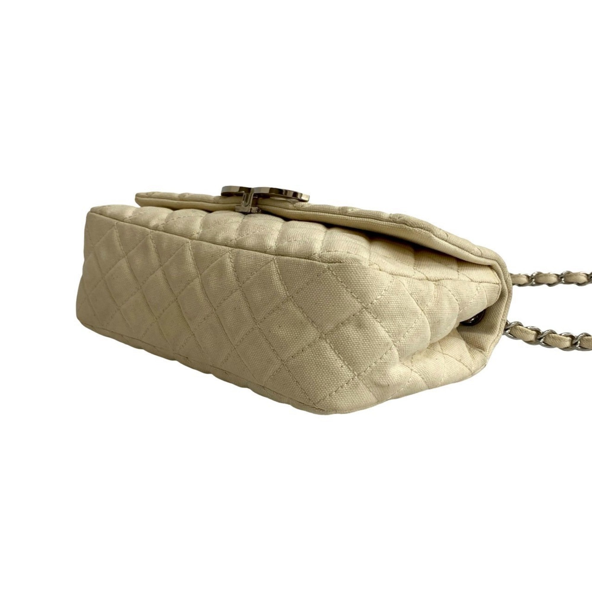 Chanel White Canvas Shoulder Bag (Pre-Owned)