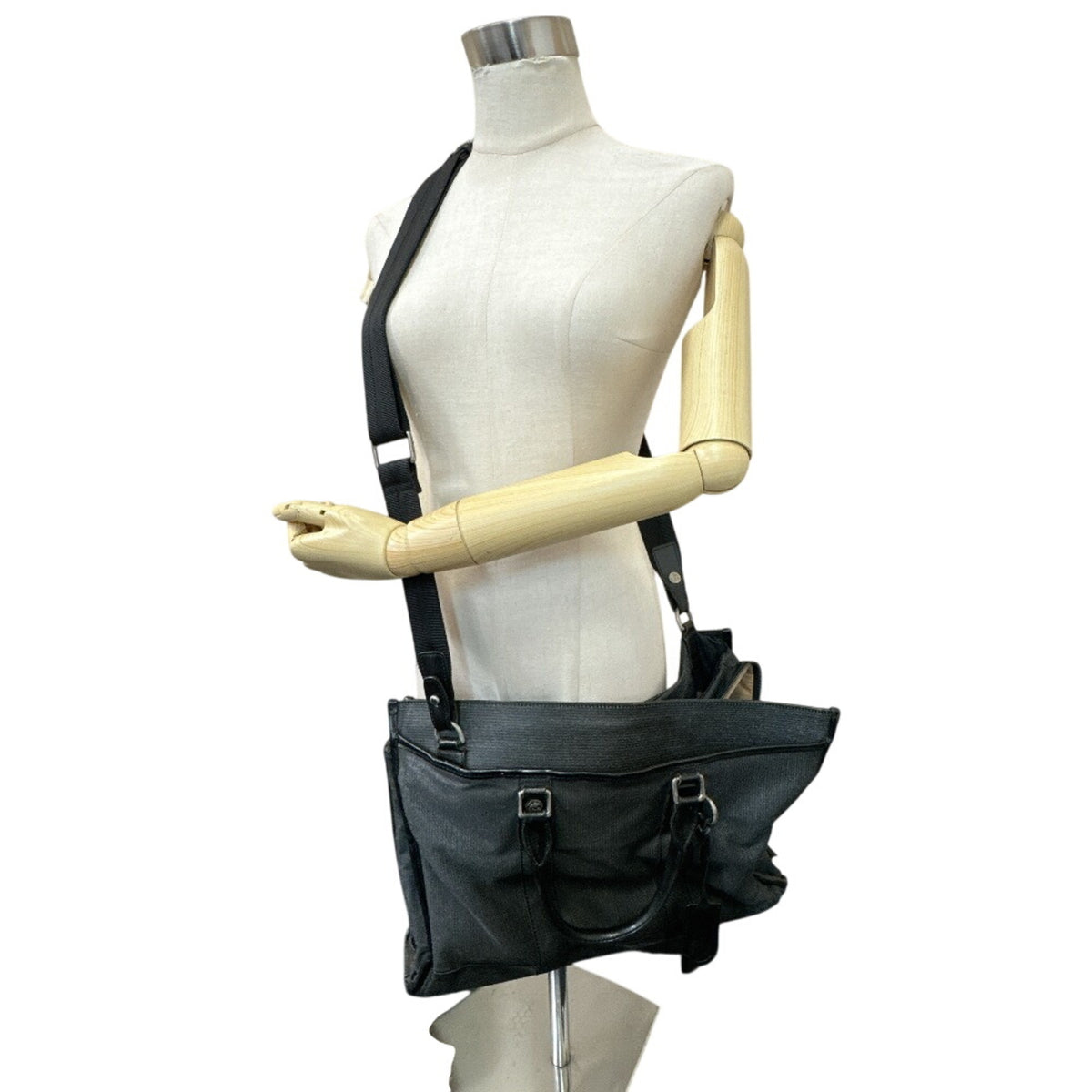 Hunting World Black Canvas Briefcase Shoulder Bag (Pre-Owned)